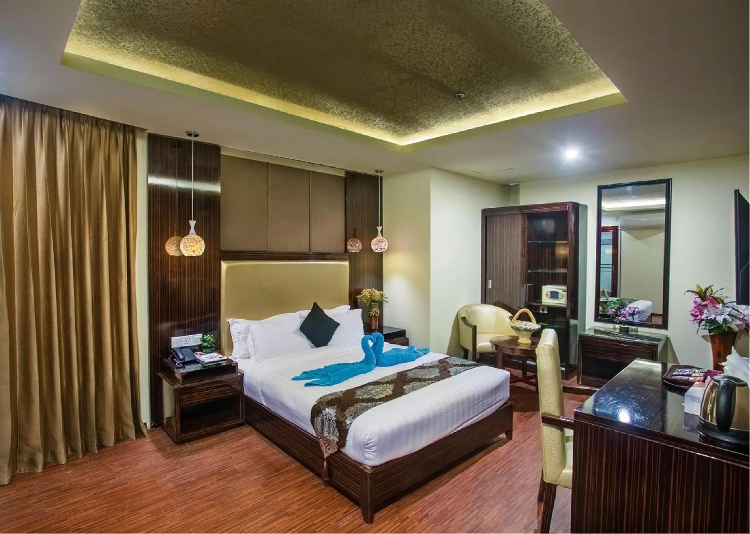 Living room, Bed in Hotel Noorjahan Grand