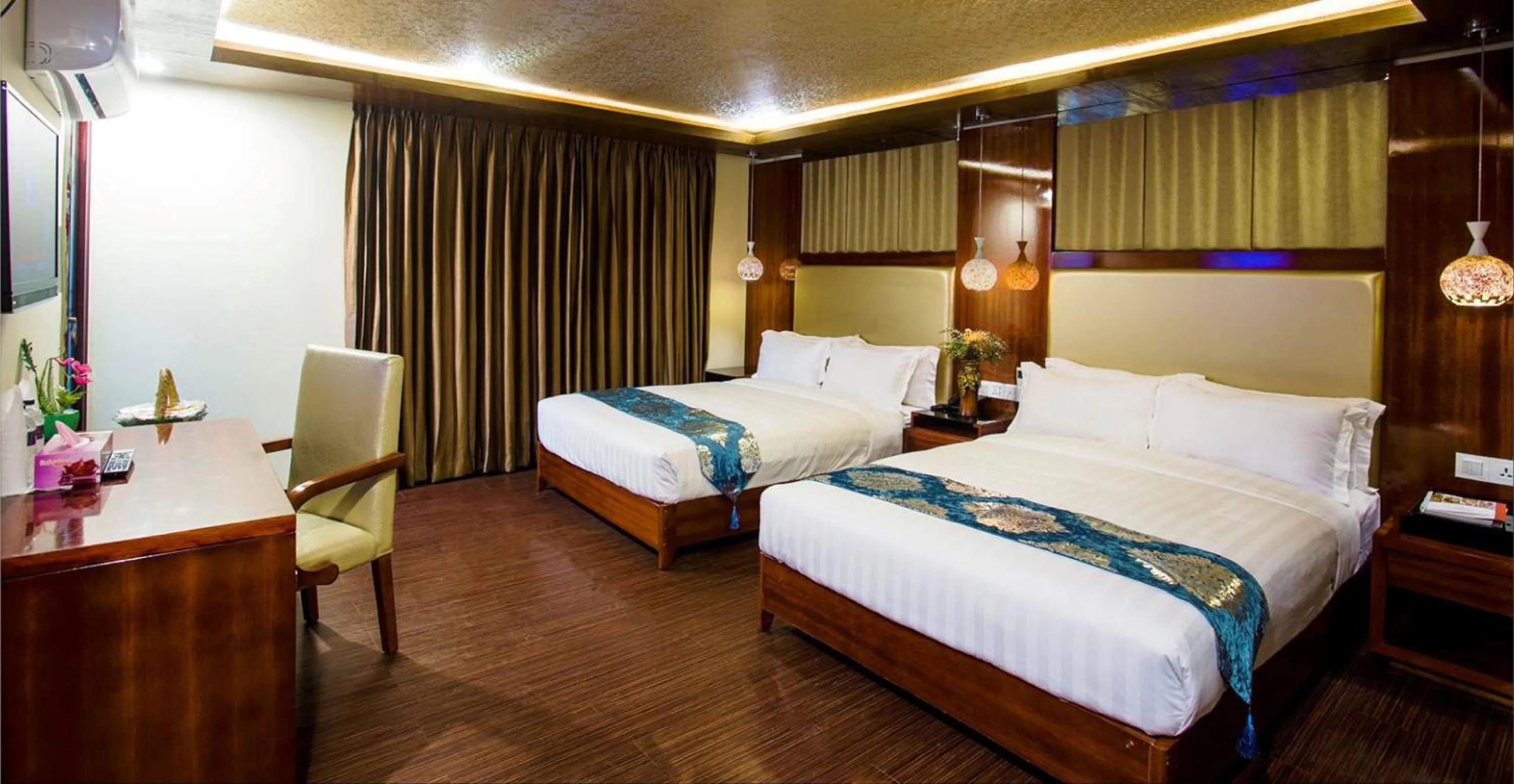 Living room, Bed in Hotel Noorjahan Grand