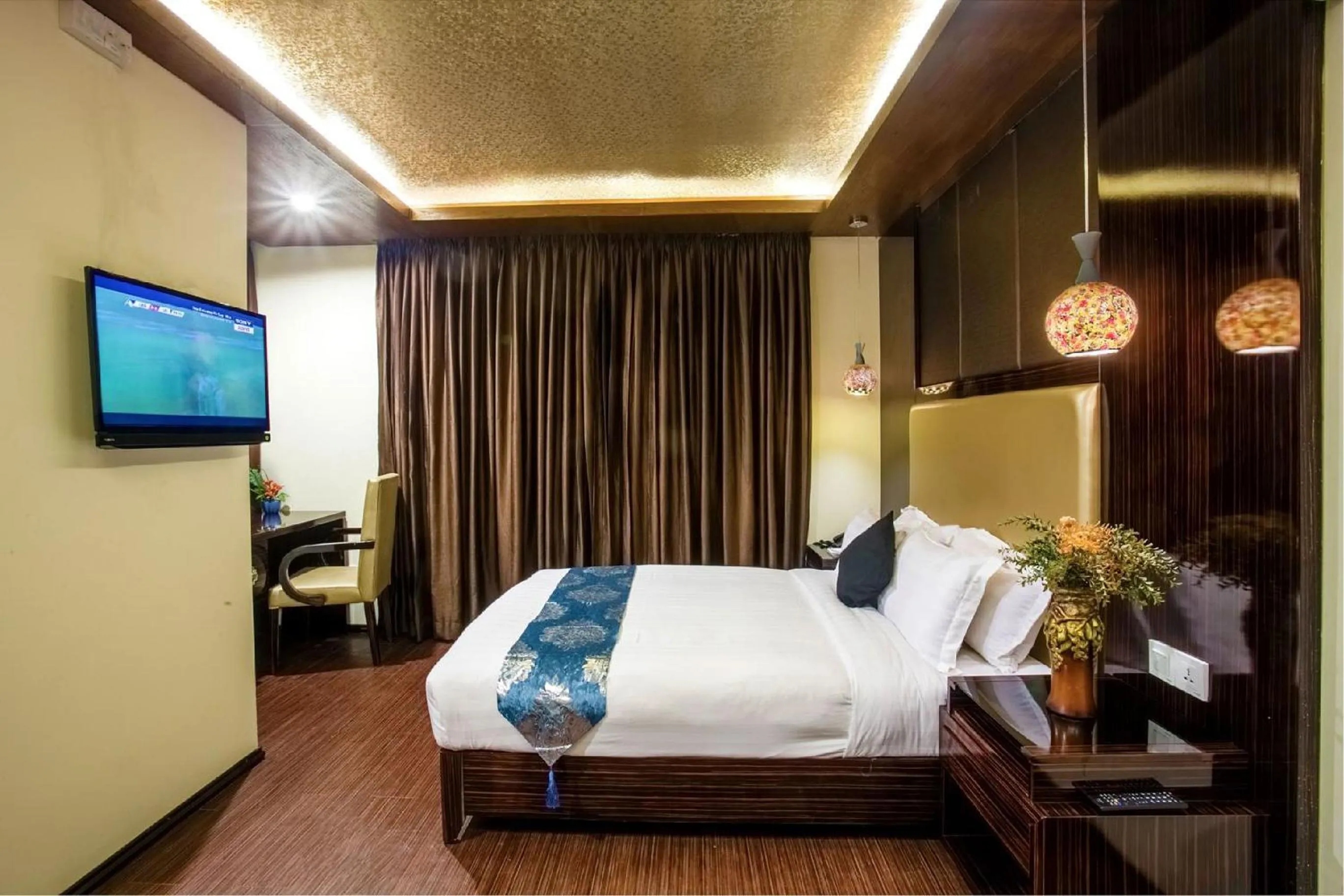 Living room, Bed in Hotel Noorjahan Grand