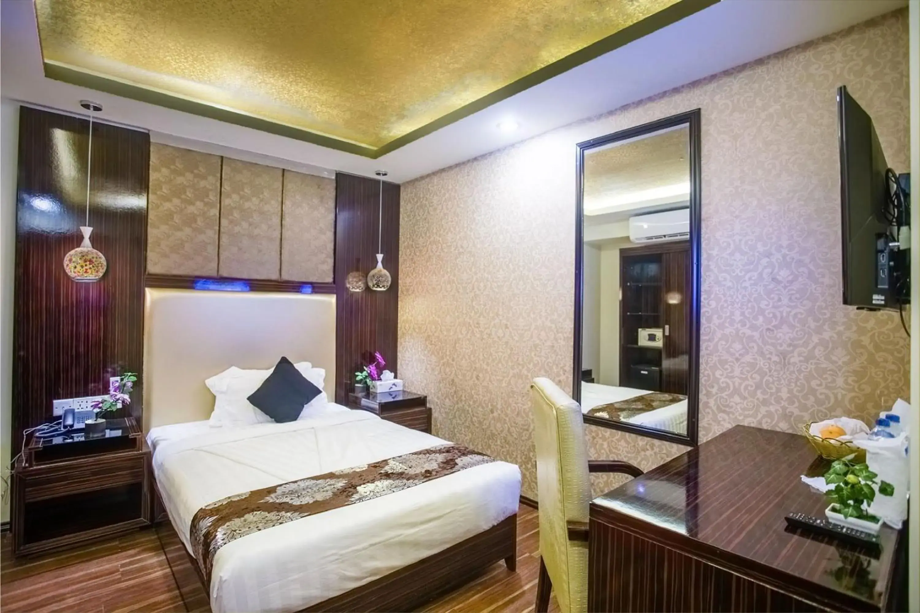 Budget Single Room in Hotel Noorjahan Grand Budget Single Room in Hotel Noorjahan Grand