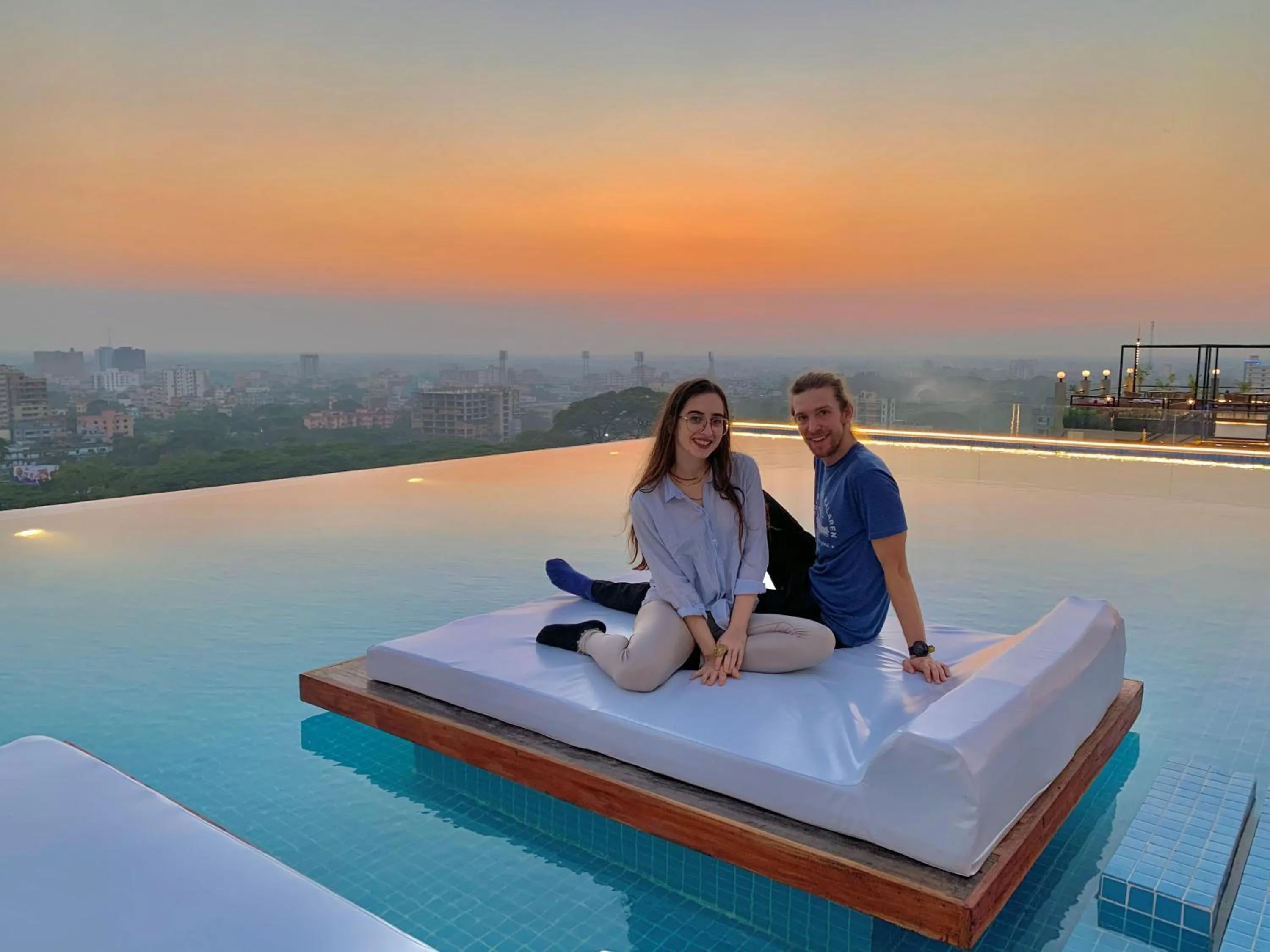 Swimming pool in Hotel Noorjahan Grand