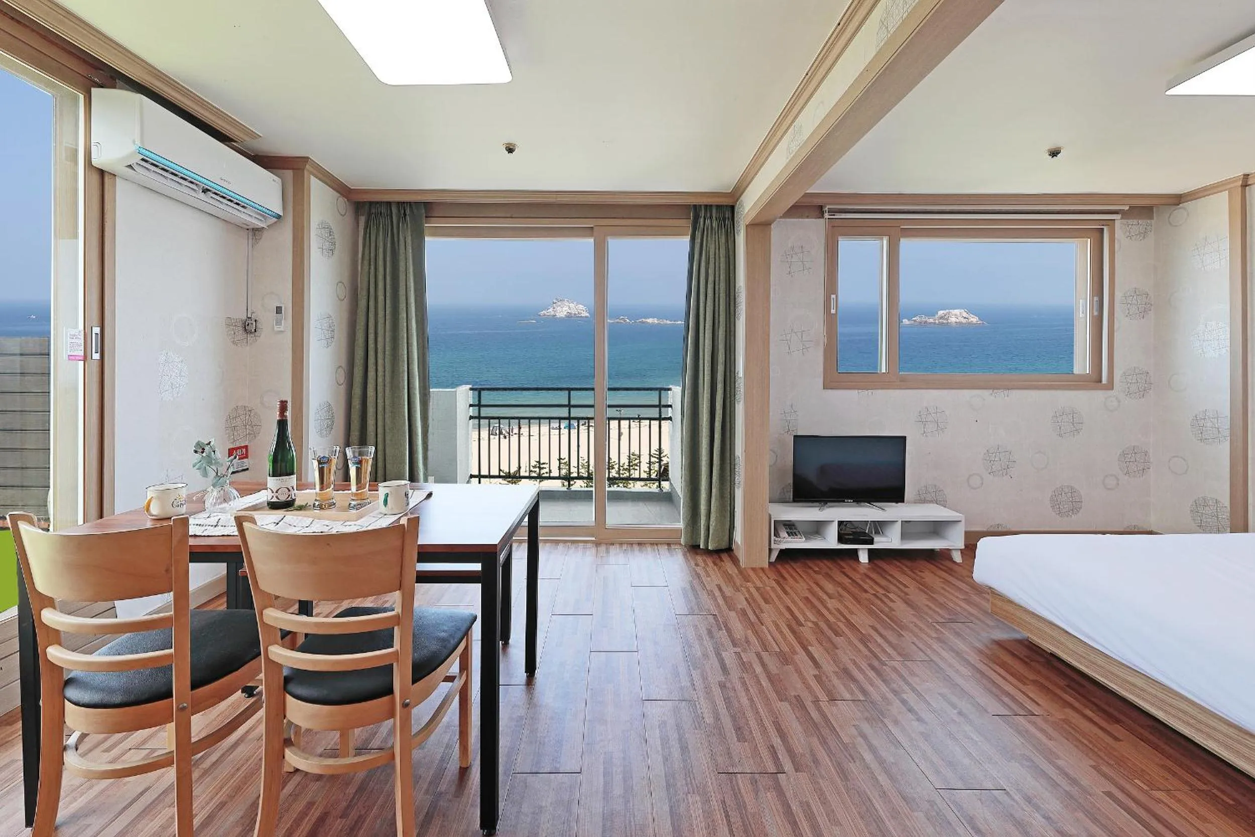 Living room, Dining Area in Ocean 2 You Resort Seorak Beach Hotel & Condo