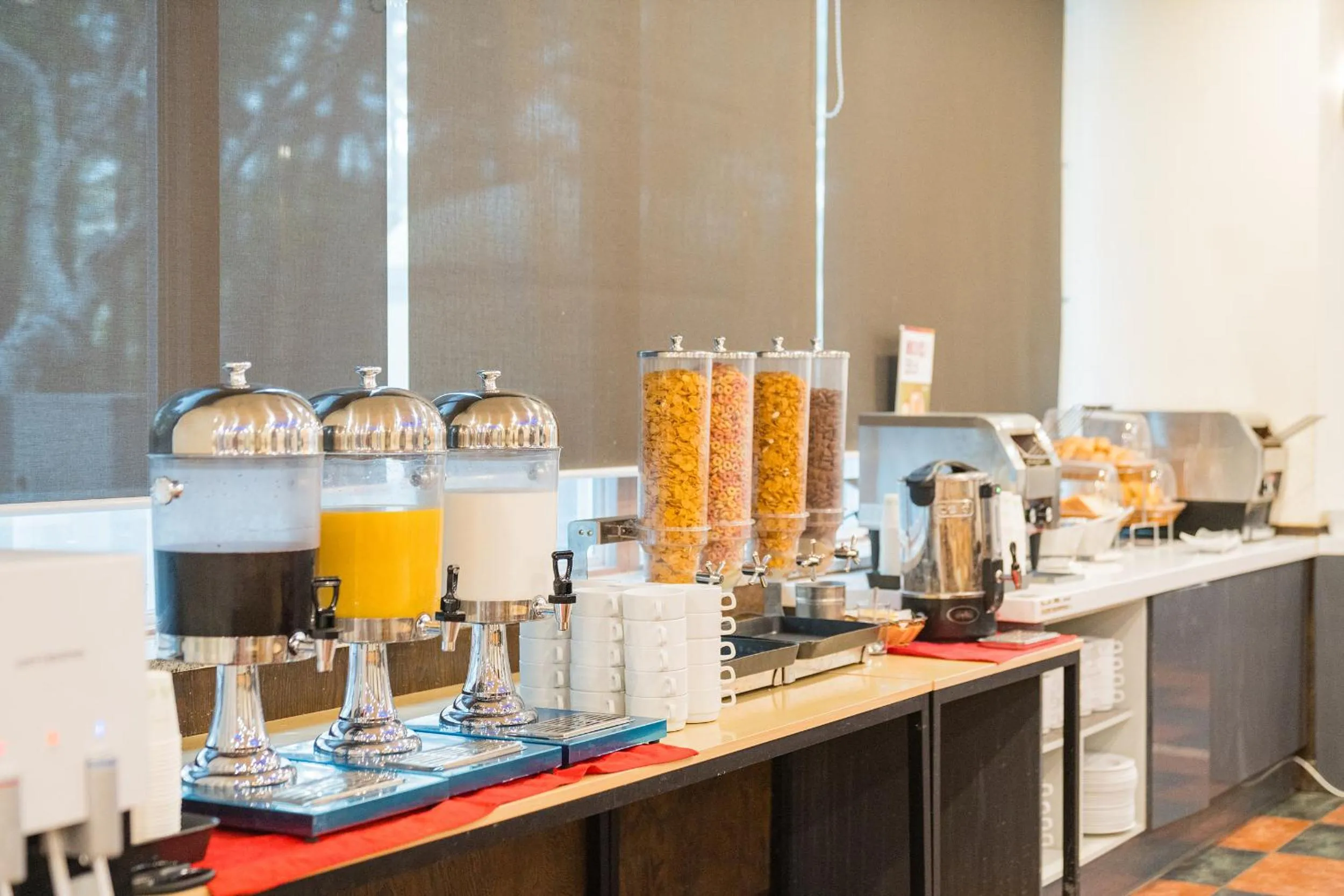 Buffet breakfast, Restaurant/Places to Eat in Ocean 2 You Resort Seorak Beach Hotel & Condo