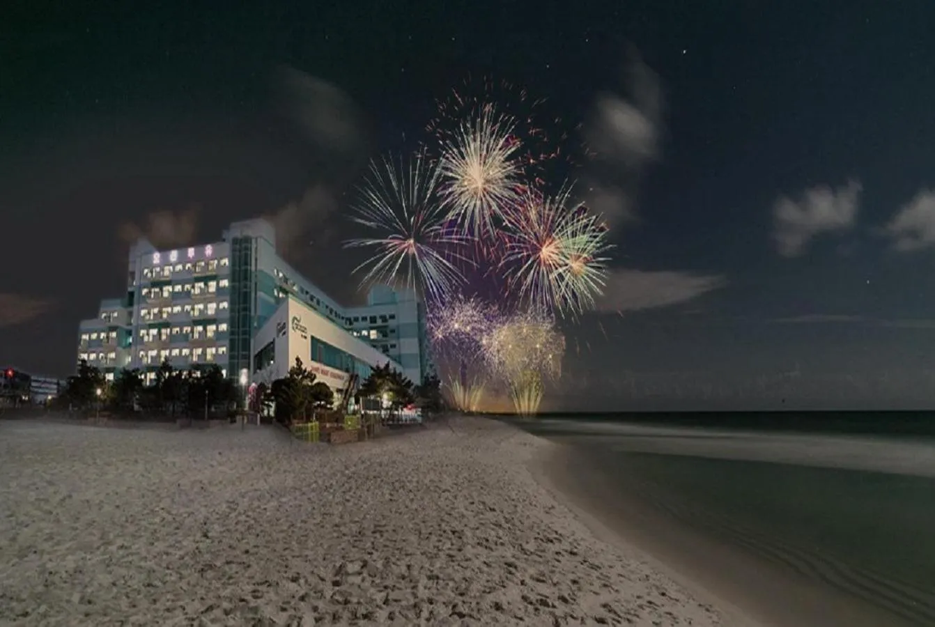 Property Building in Ocean 2 You Resort Seorak Beach Hotel & Condo