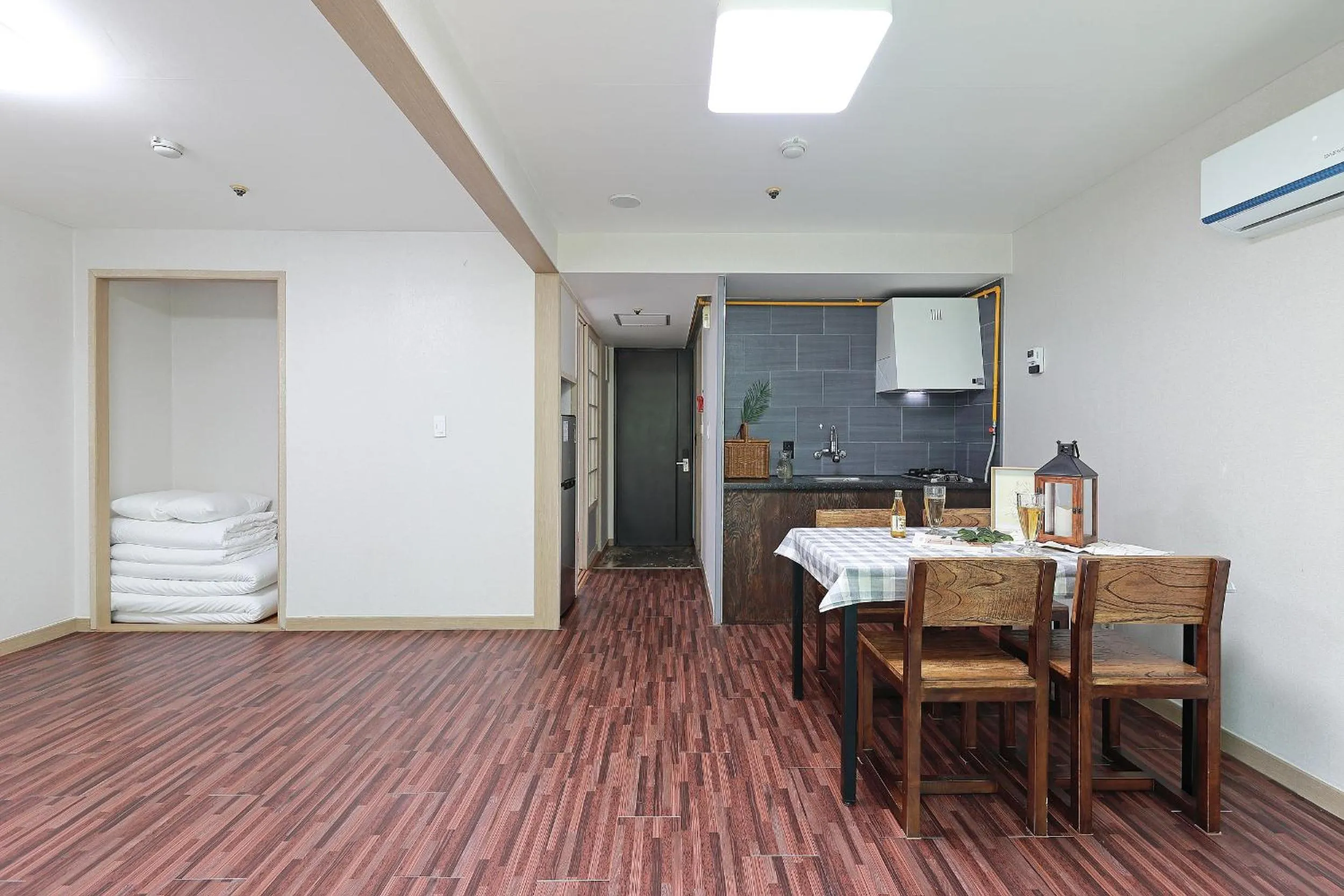 Living room, Kitchen/Kitchenette in Ocean 2 You Resort Seorak Beach Hotel & Condo