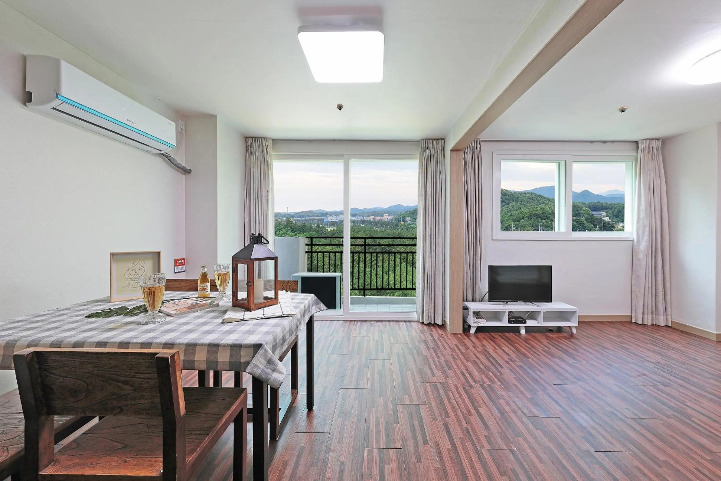 Living room in Ocean 2 You Resort Seorak Beach Hotel & Condo