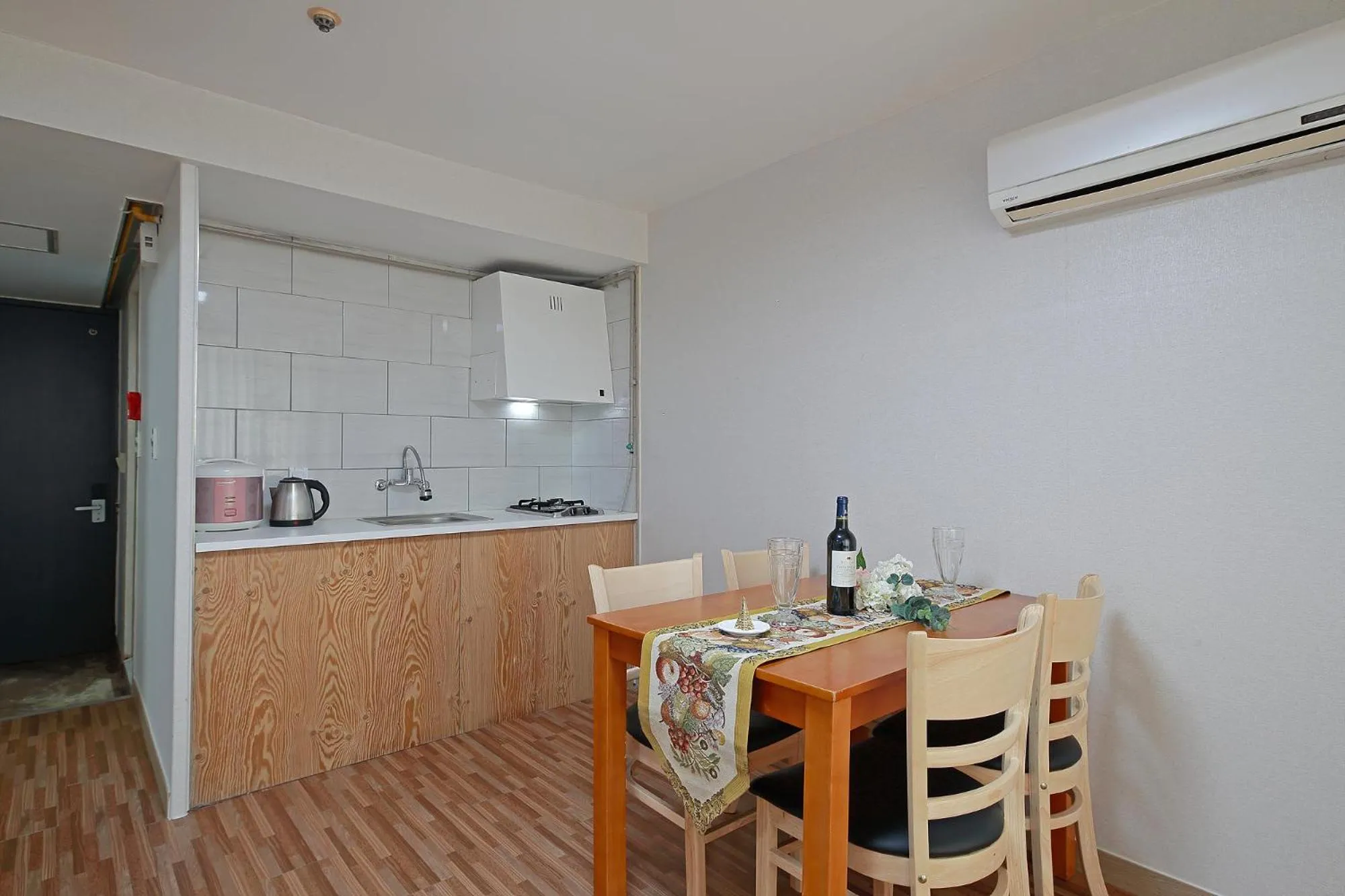 Kitchen or kitchenette, Kitchen/Kitchenette in Ocean 2 You Resort Seorak Beach Hotel & Condo