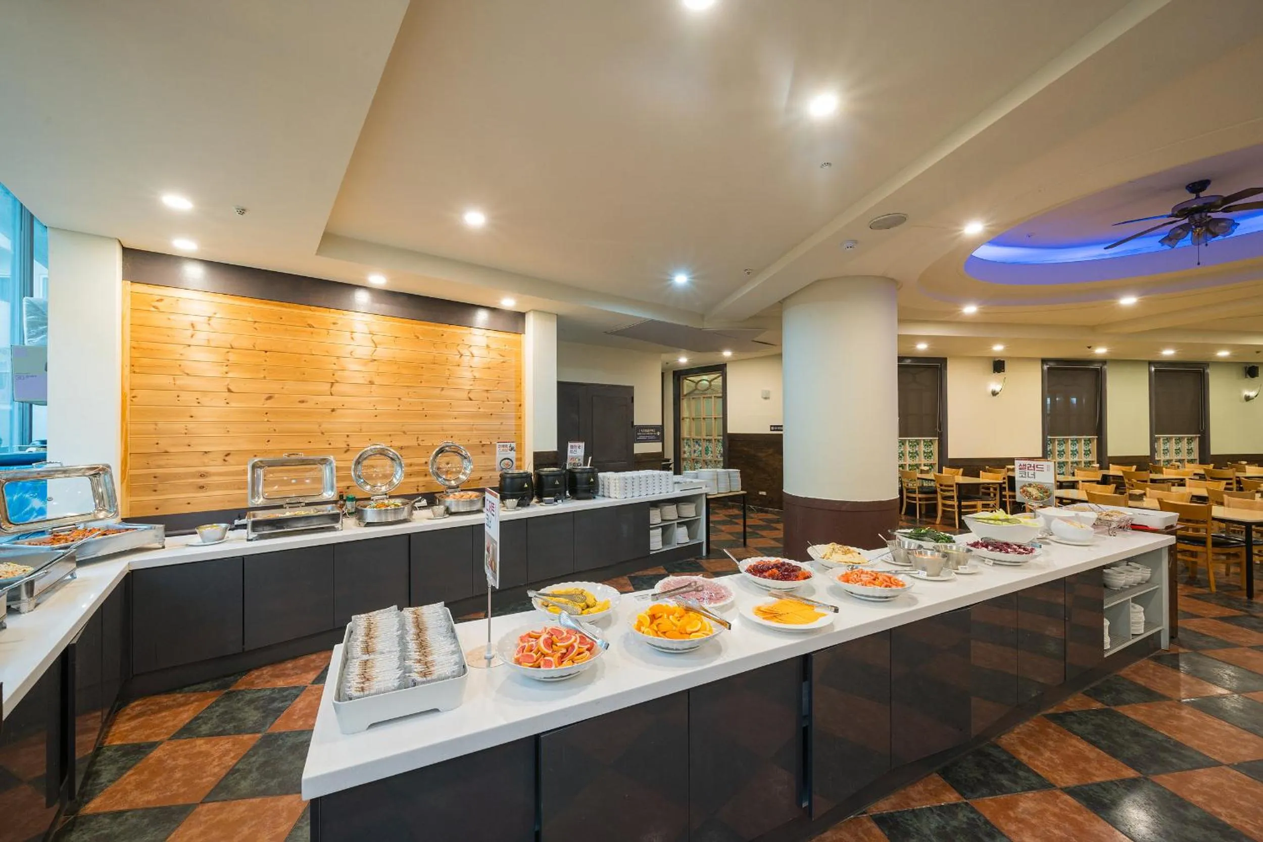 Buffet breakfast, Restaurant/Places to Eat in Ocean 2 You Resort Seorak Beach Hotel & Condo