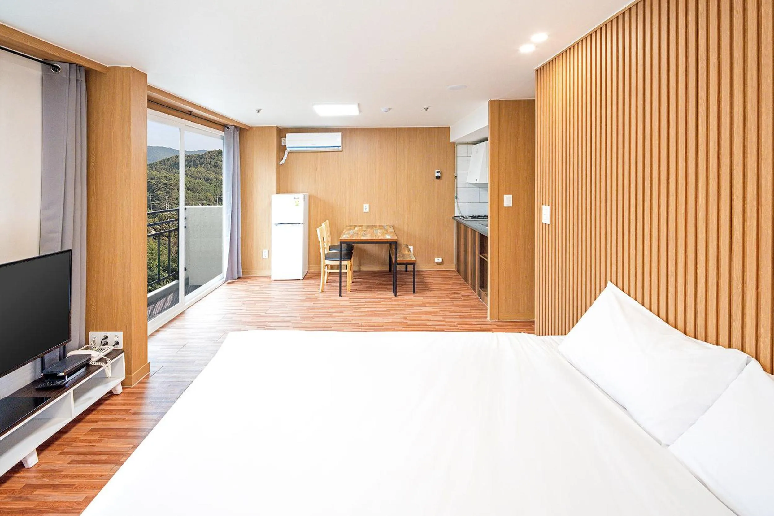 Bed in Ocean 2 You Resort Seorak Beach Hotel & Condo