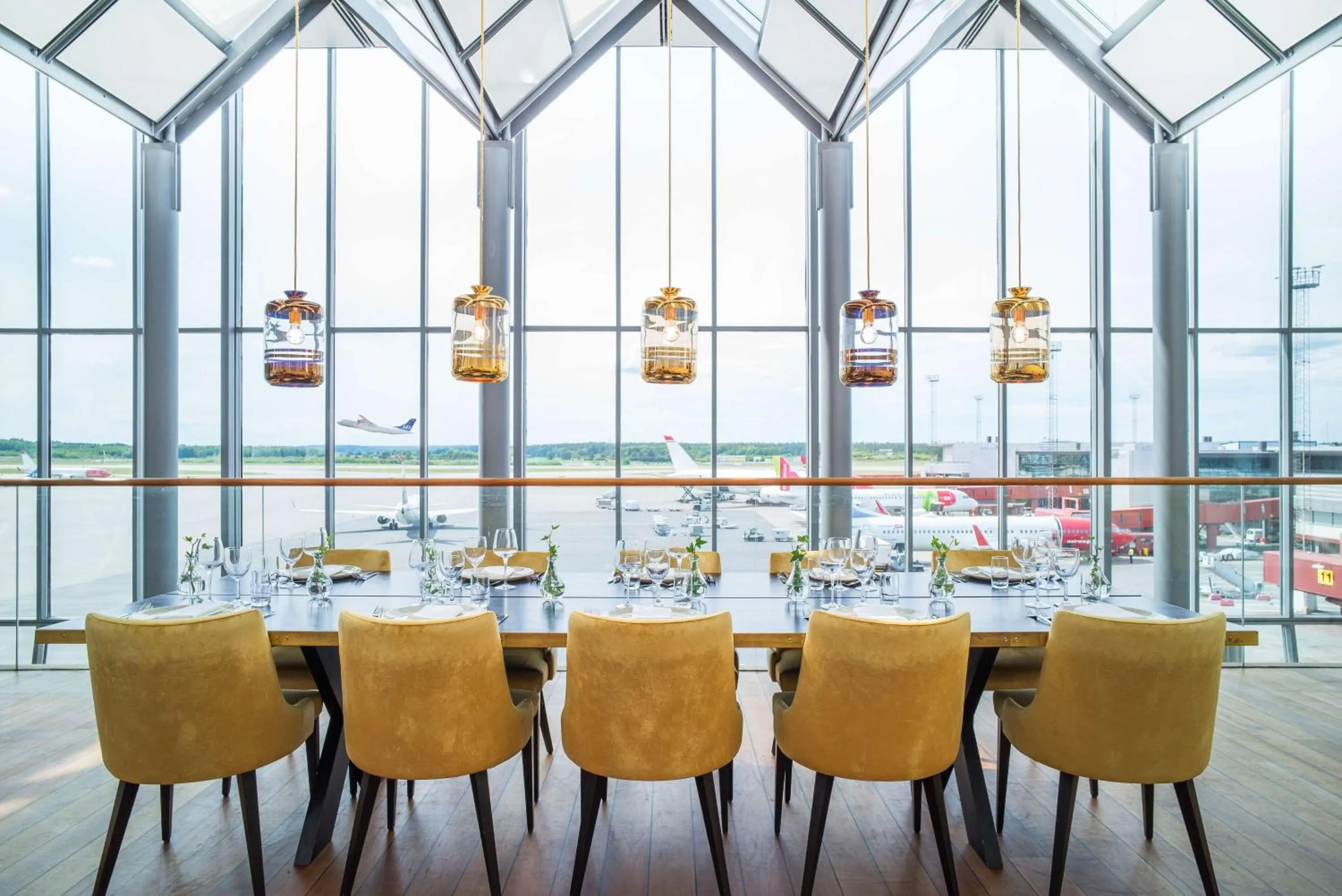 Restaurant/places to eat in Radisson Blu Airport Terminal Hotel