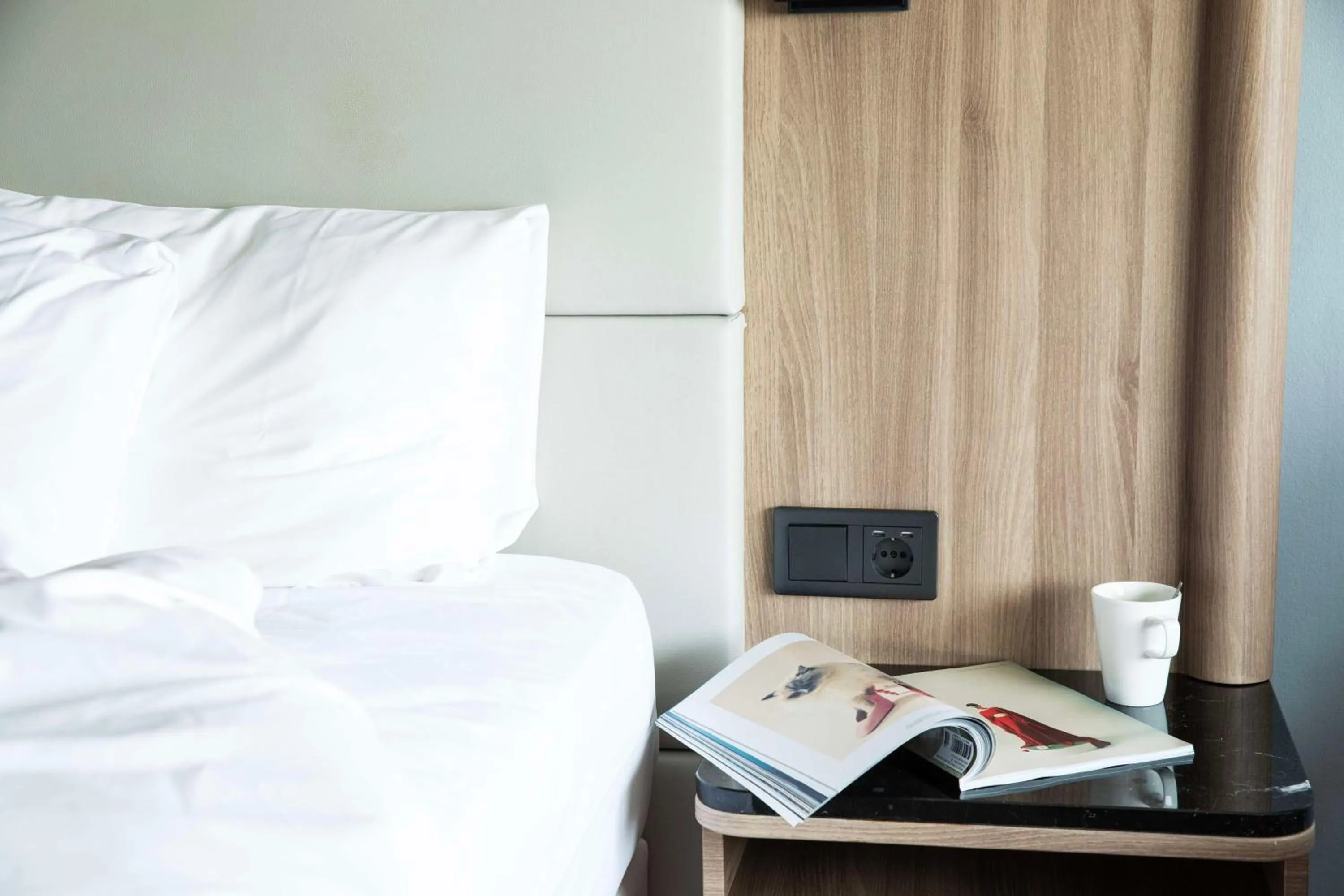 Bedroom, Bed in Radisson Blu Airport Terminal Hotel