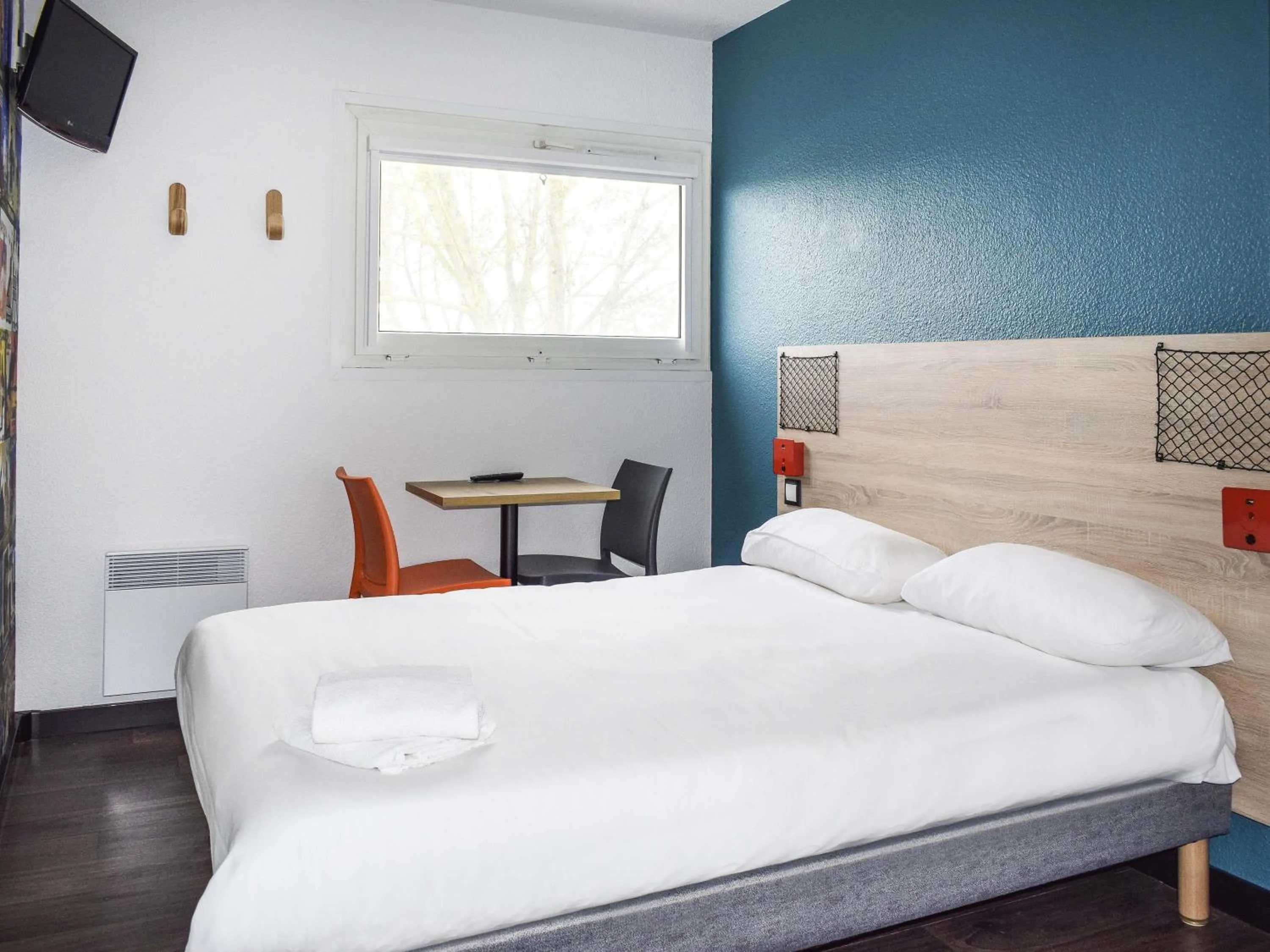 Bedroom, Bed in HotelF1 Bourges Le Subdray