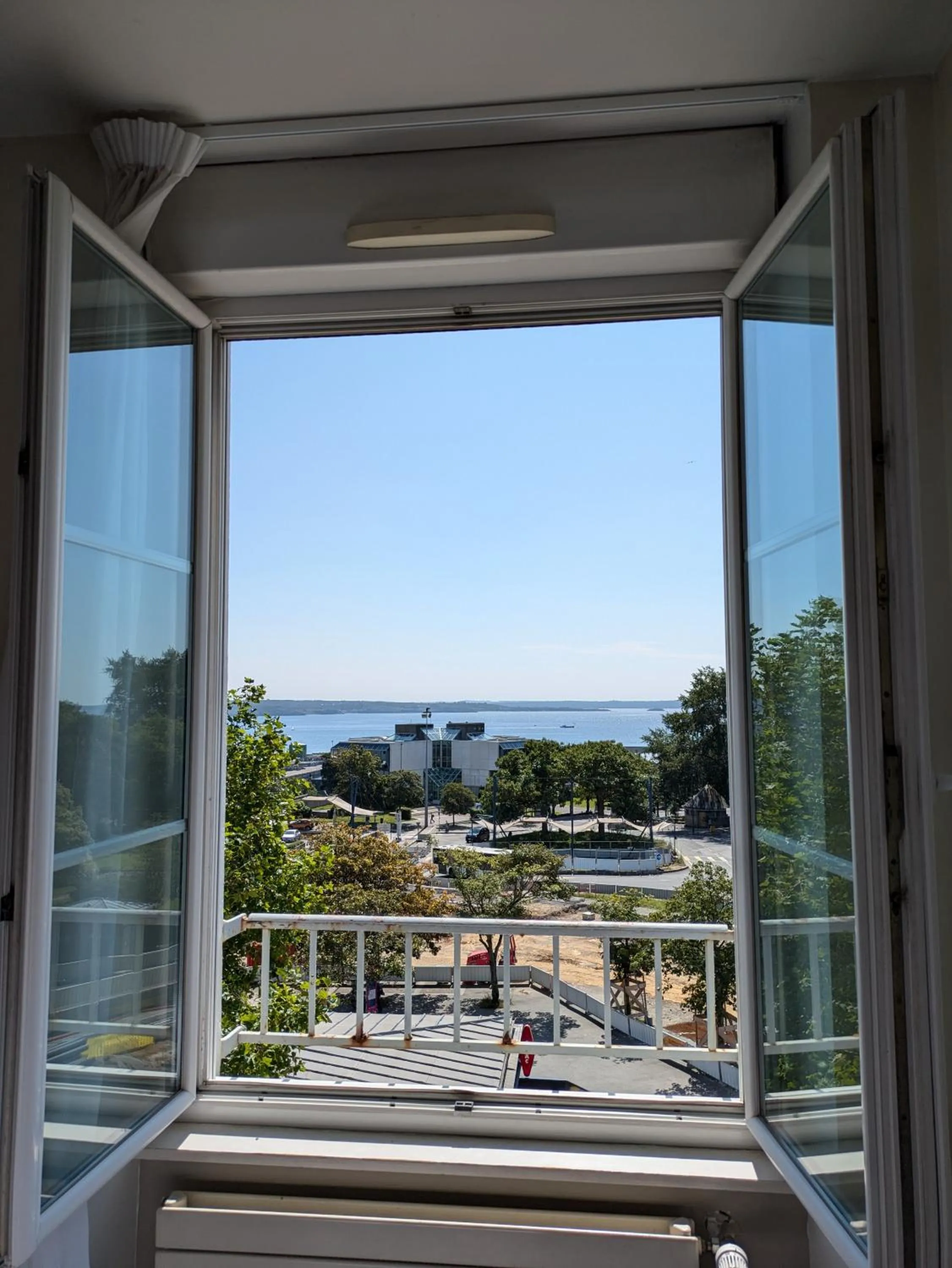 Sea view in Hotel de la Gare Brest