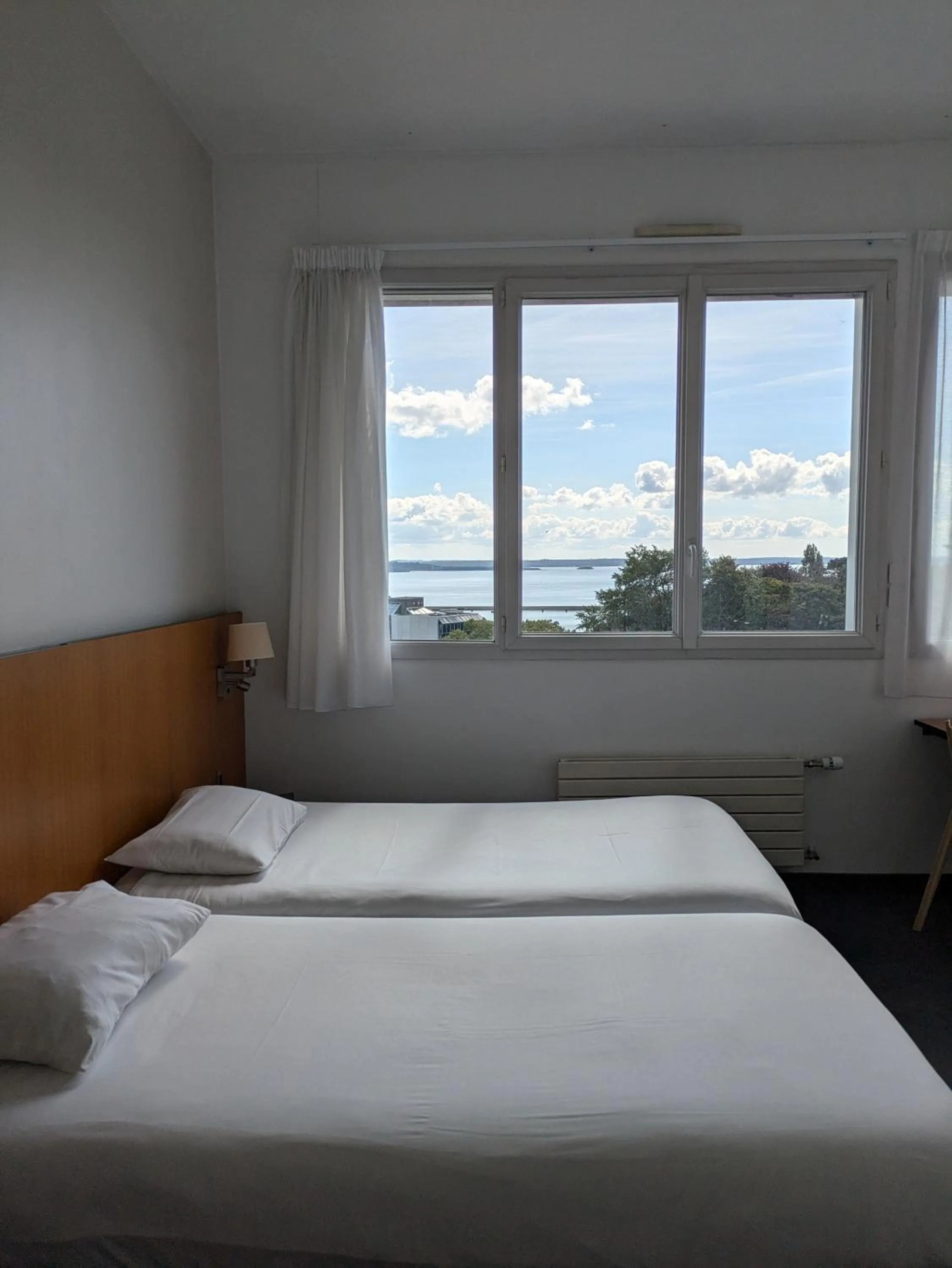 Bed in Hotel de la Gare Brest