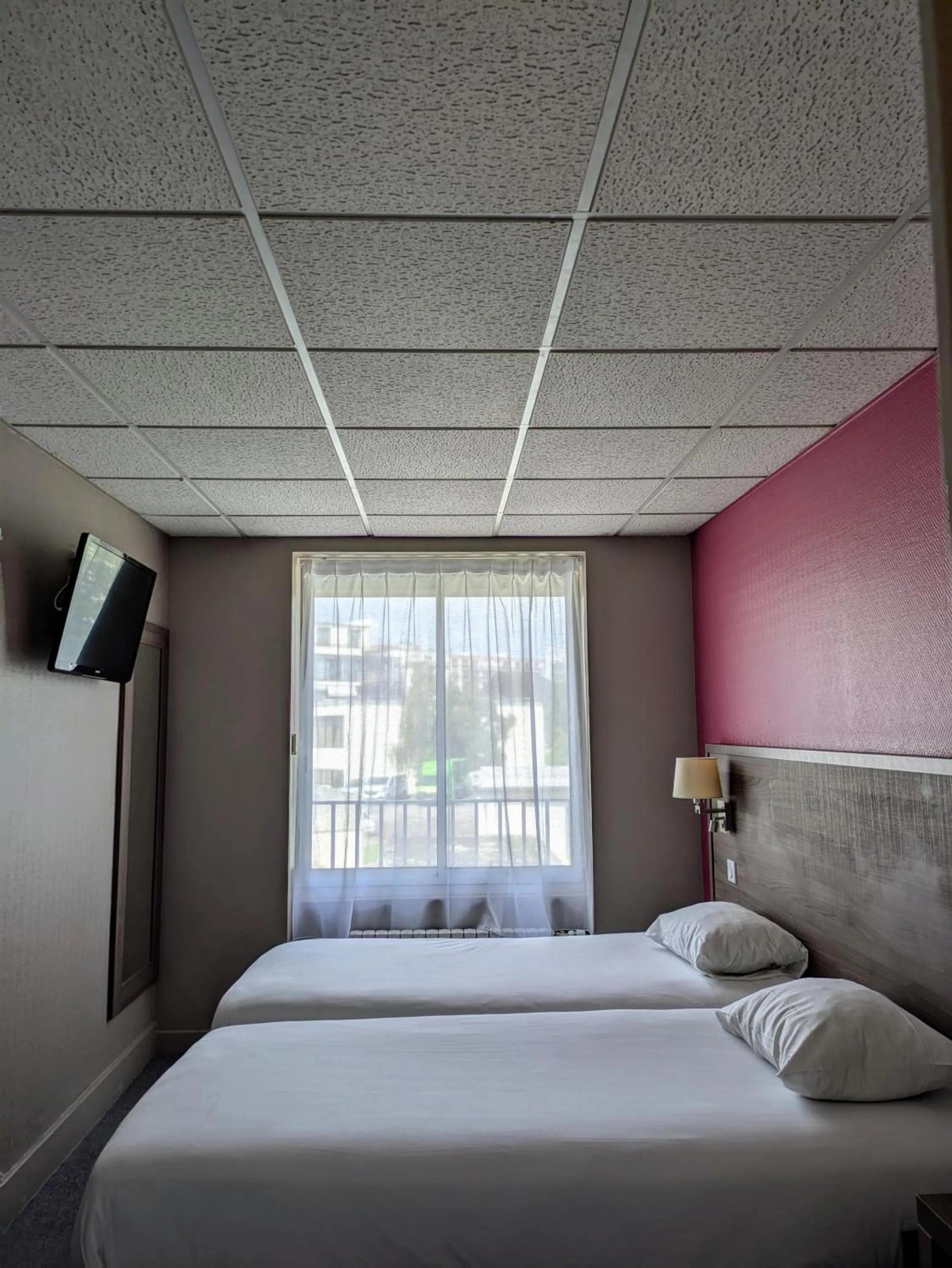 Bed in Hotel de la Gare Brest