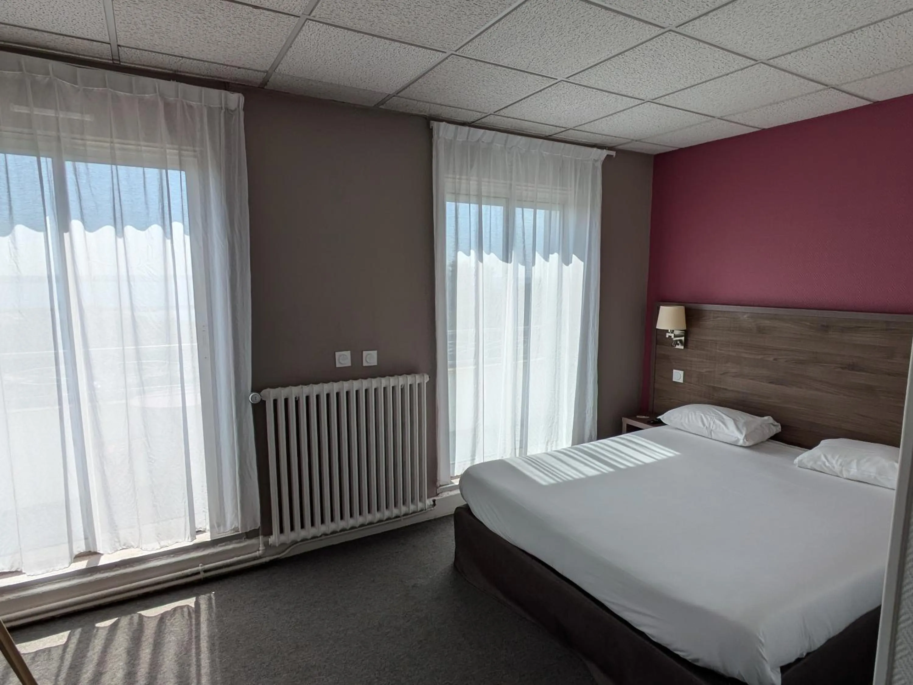 Bed in Hotel de la Gare Brest