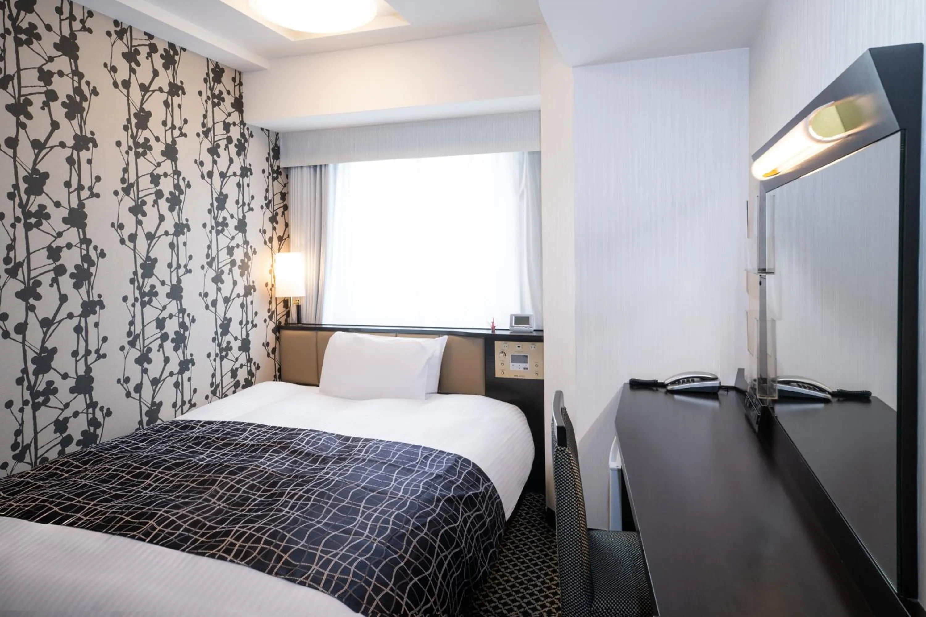 Photo of the whole room, Bed in APA Hotel Asakusa Tawaramachi Ekimae