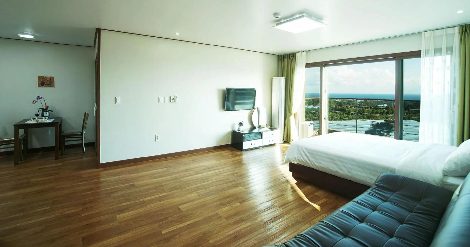 Photo of the whole room in Oasis Pension