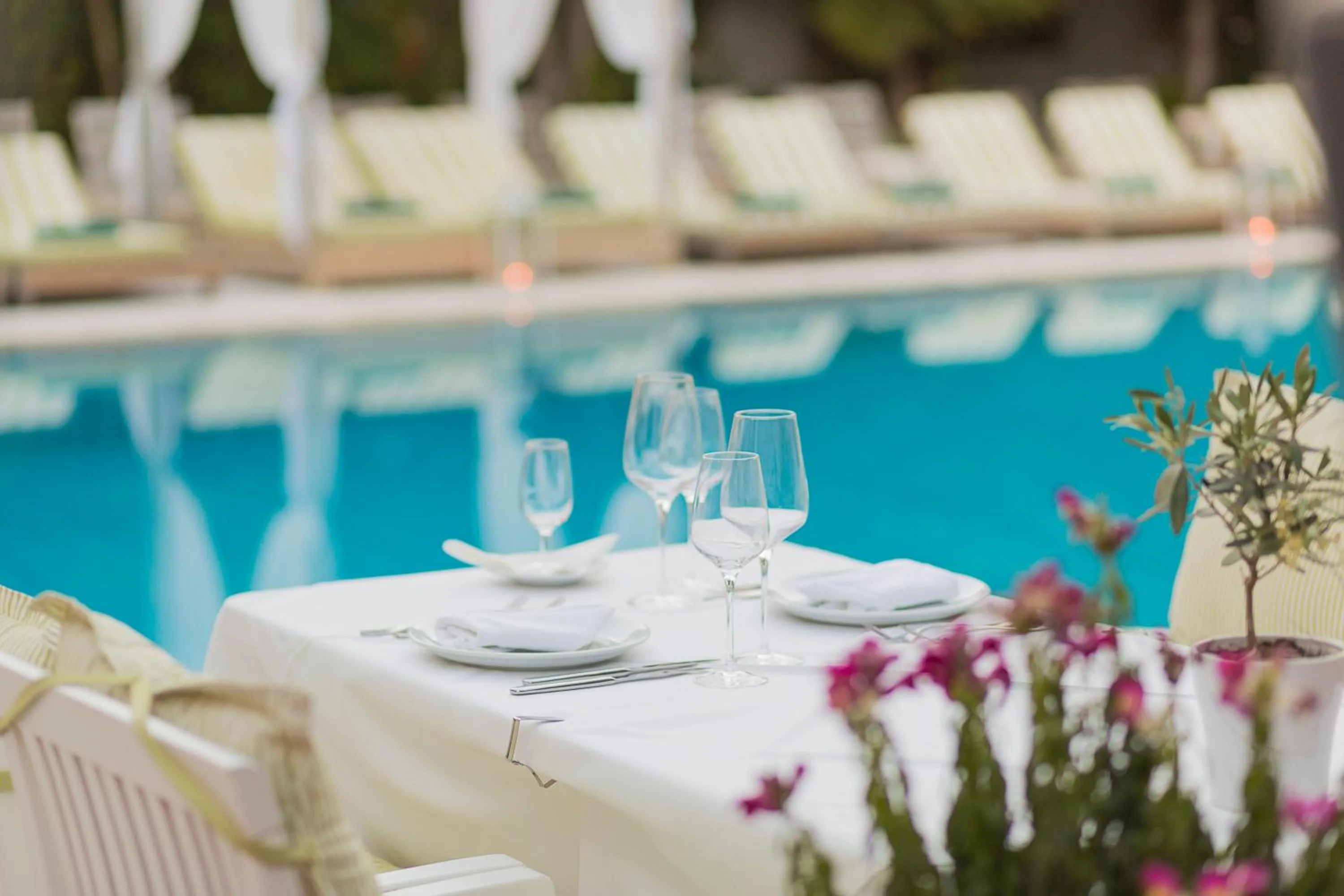 Restaurant/places to eat in La Piscine Art Hotel, Philian Hotels and Resorts