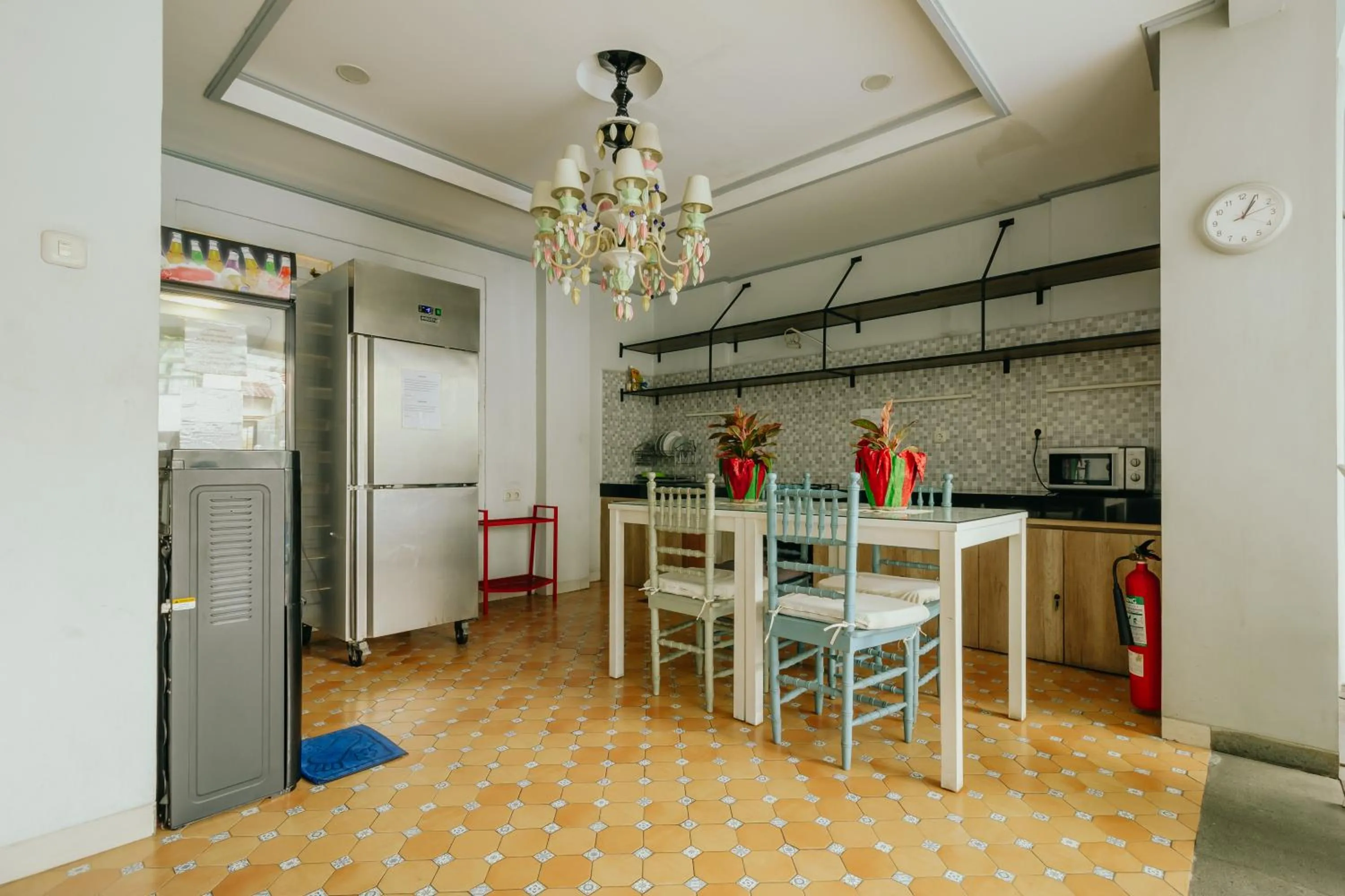 Communal kitchen in Urbanest Inn House TB Simatupang