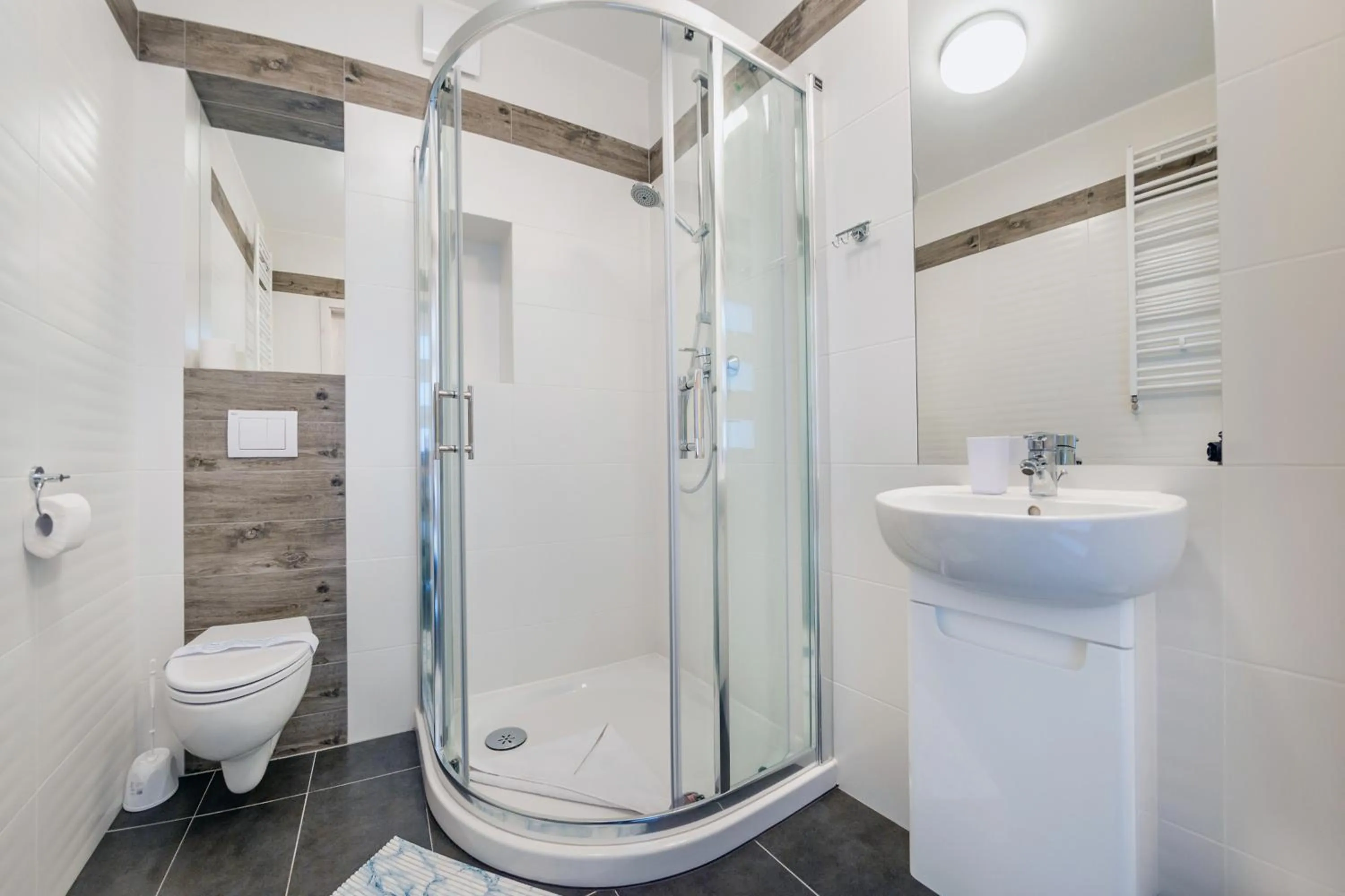 Bathroom in Kwartał Róży Wiatrów, Sun & Snow