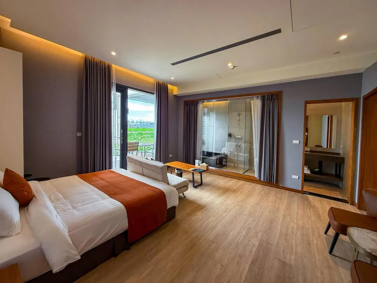 Building H - King Room with Garden View in Villa LOHERB Building H - King Room with Garden View in Villa LOHERB