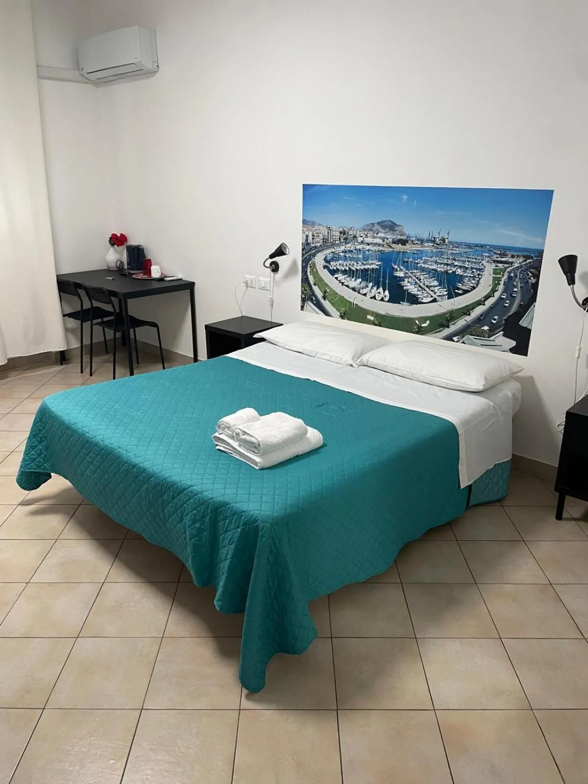 Bedroom, Bed in B&B Into Palermo Rooms vicino al teatro Massimo