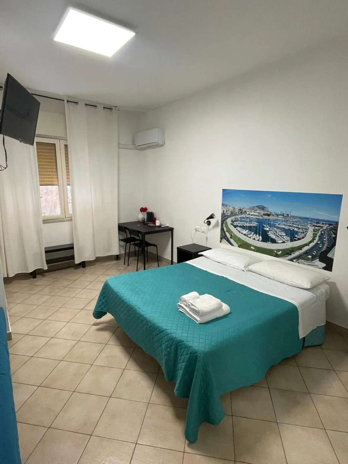 Bedroom, Bed in B&B Into Palermo Rooms vicino al teatro Massimo