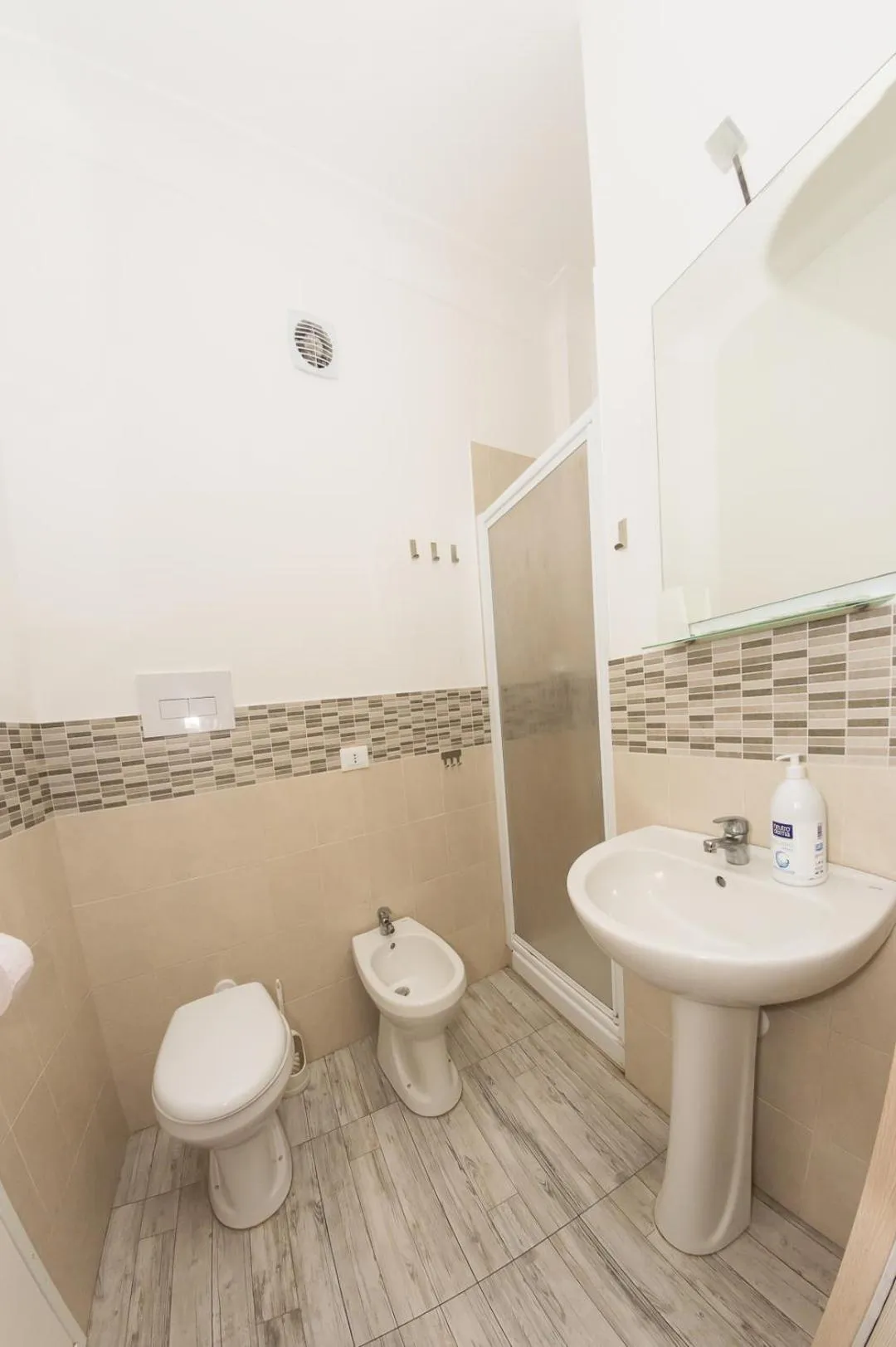 Bathroom in B&B Into Palermo Rooms vicino al teatro Massimo