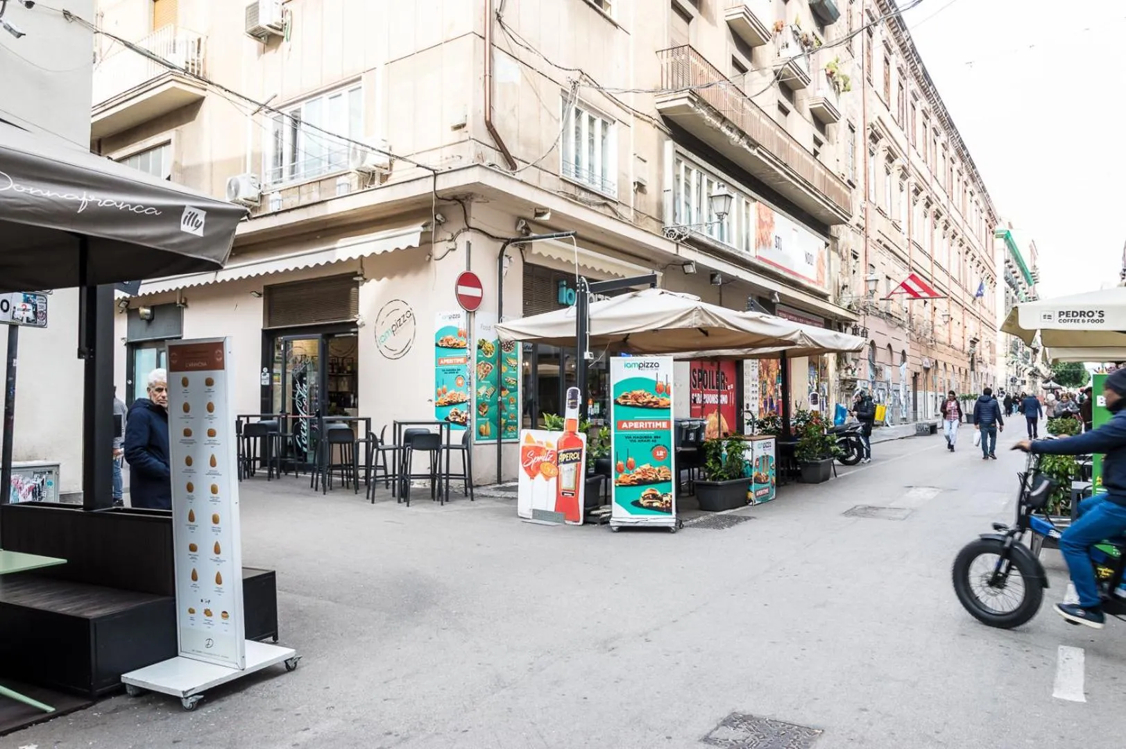 Neighbourhood in B&B Into Palermo Rooms vicino al teatro Massimo