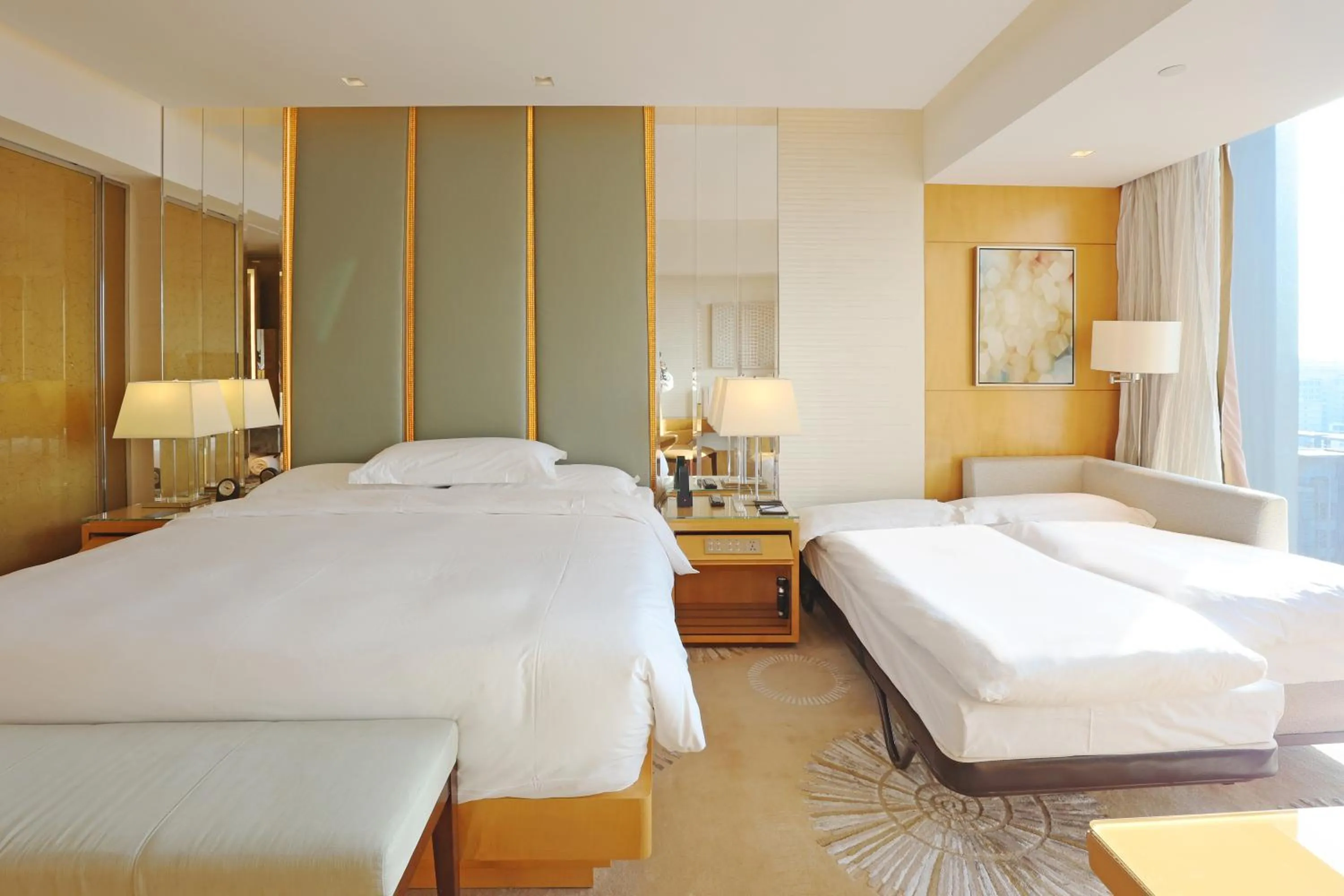 Bedroom, Bed in Pan Pacific Beijing