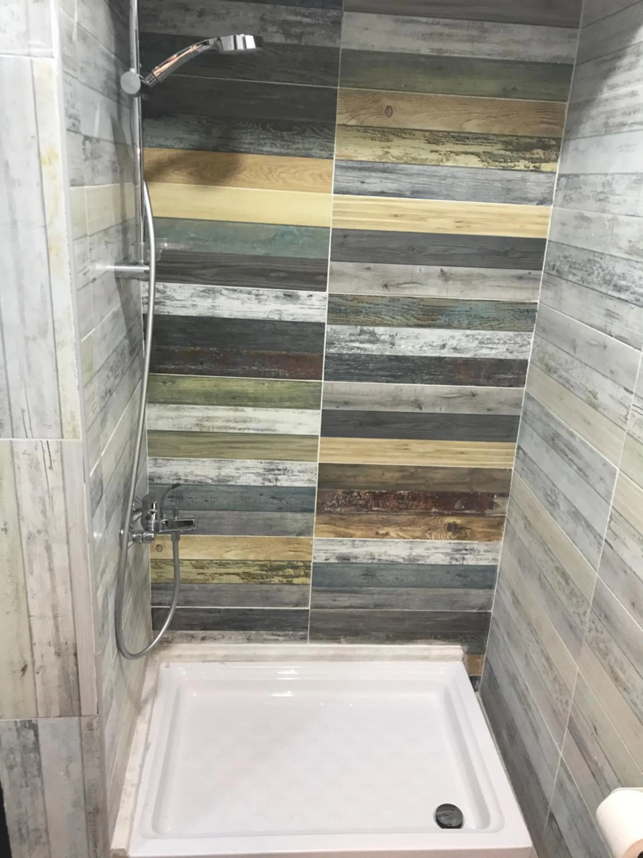 Shower in Nakhil Inn Residence