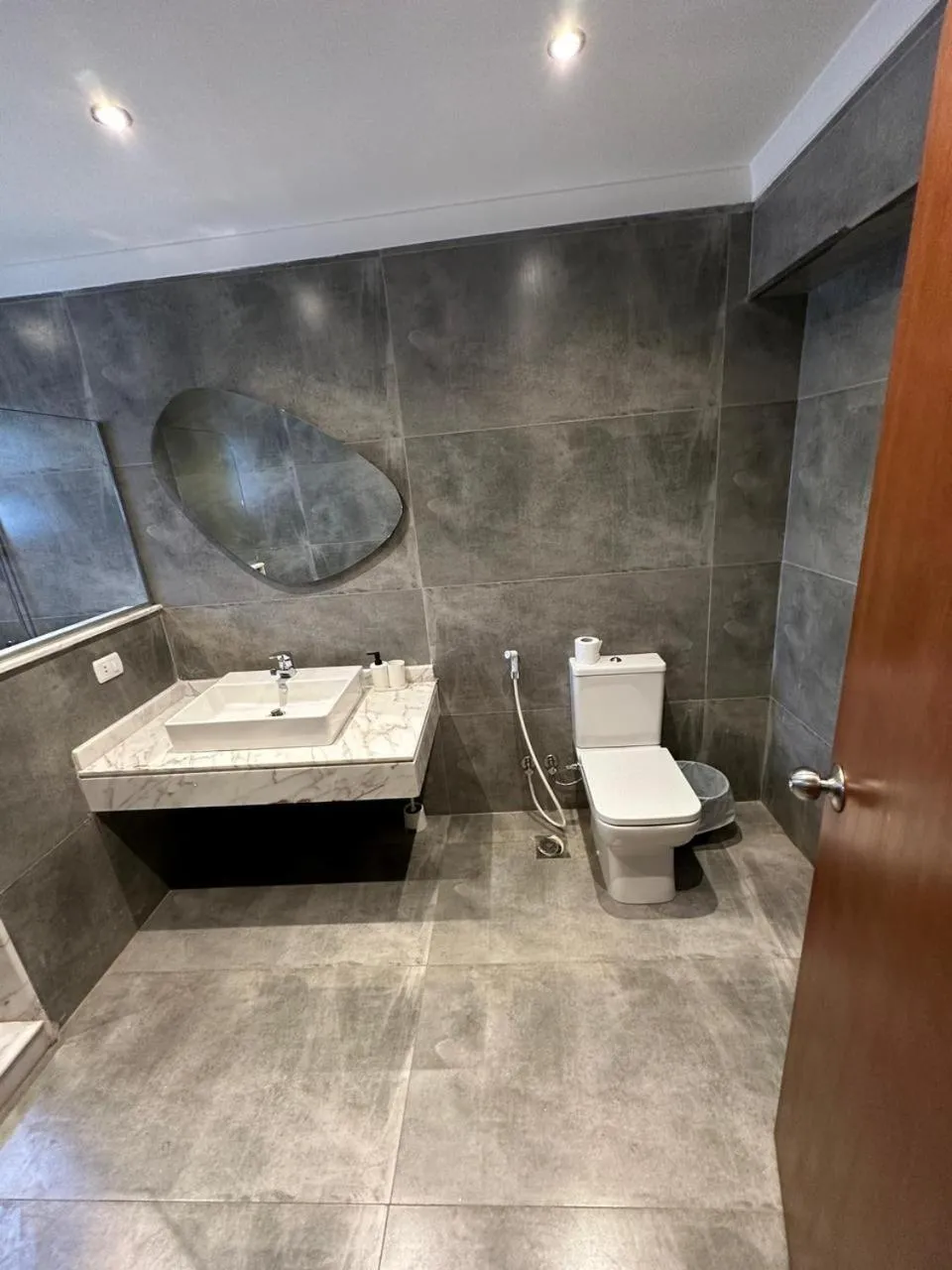 Shower in Nakhil Inn Residence