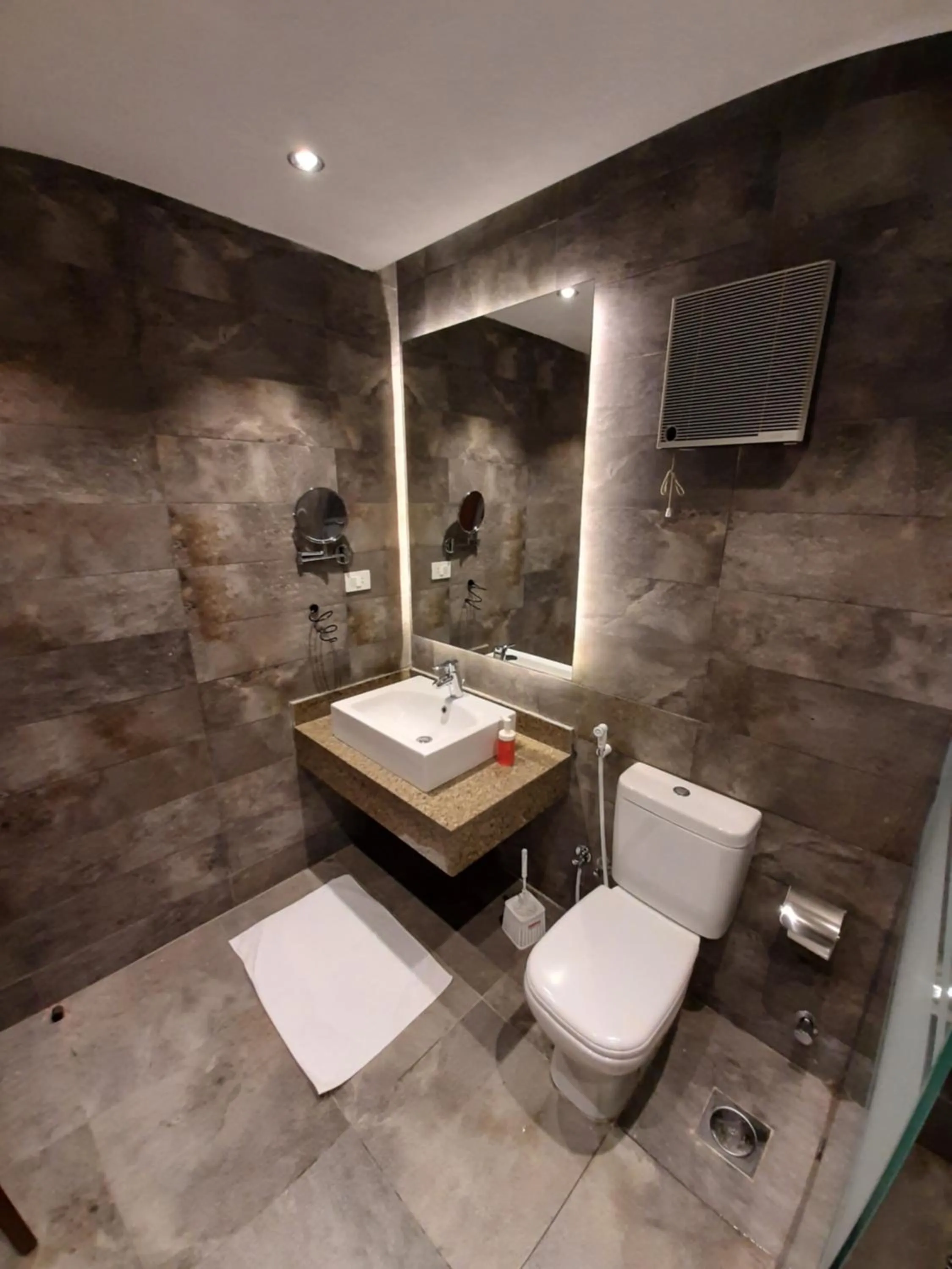 Bathroom in Nakhil Inn Residence