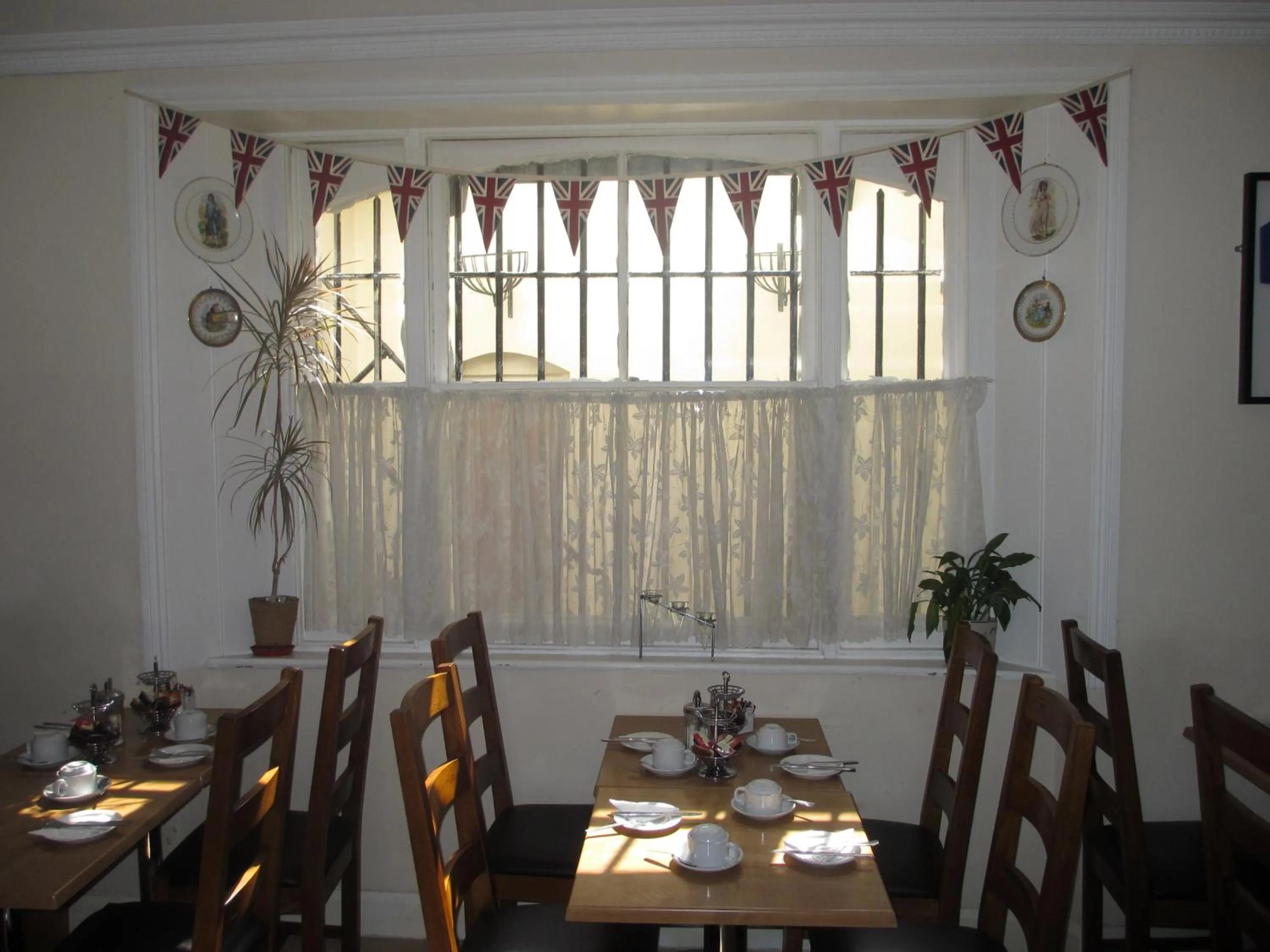 Restaurant/places to eat in Belvedere Hotel