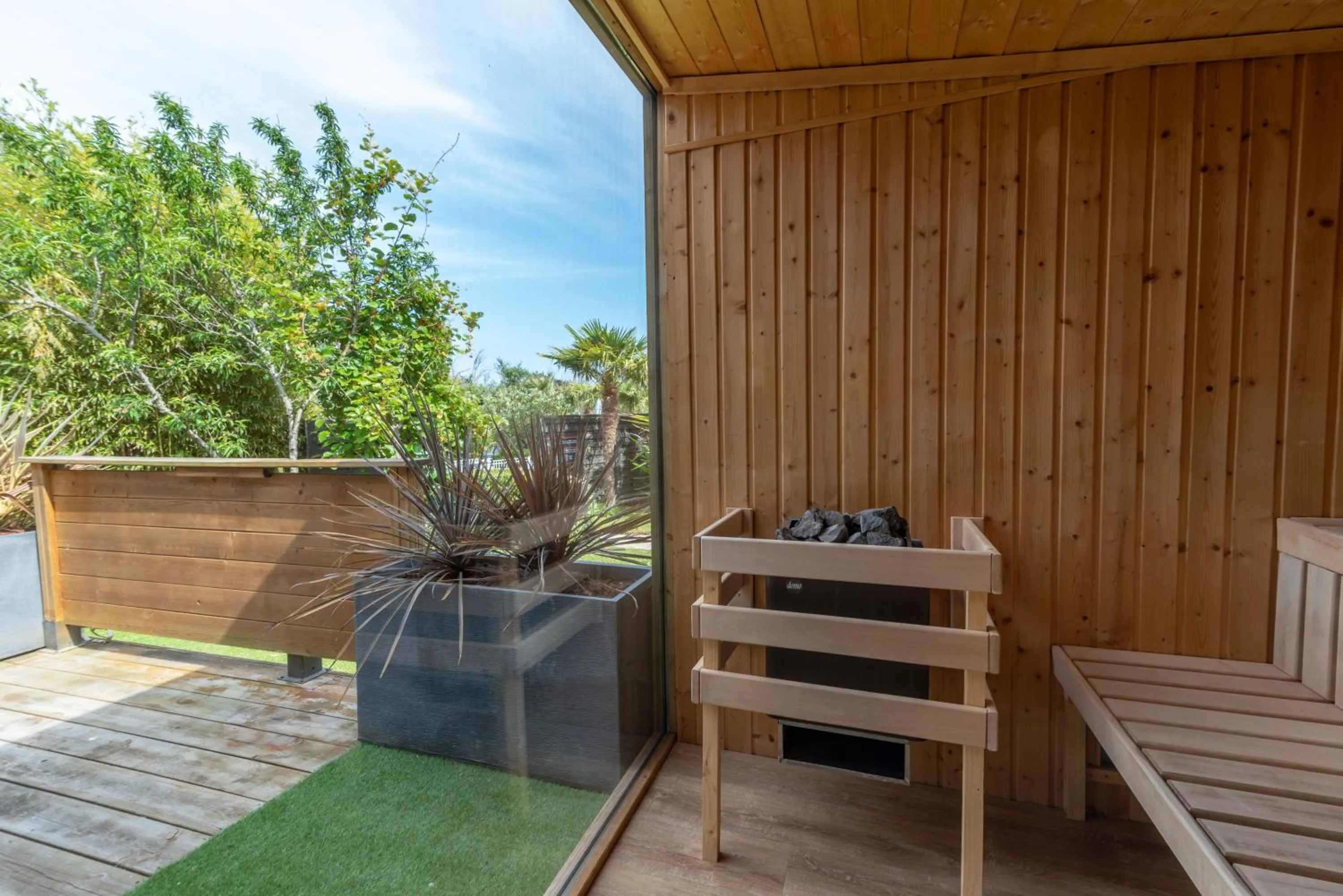 Sauna in Carnac Lodge Hotel & Spa