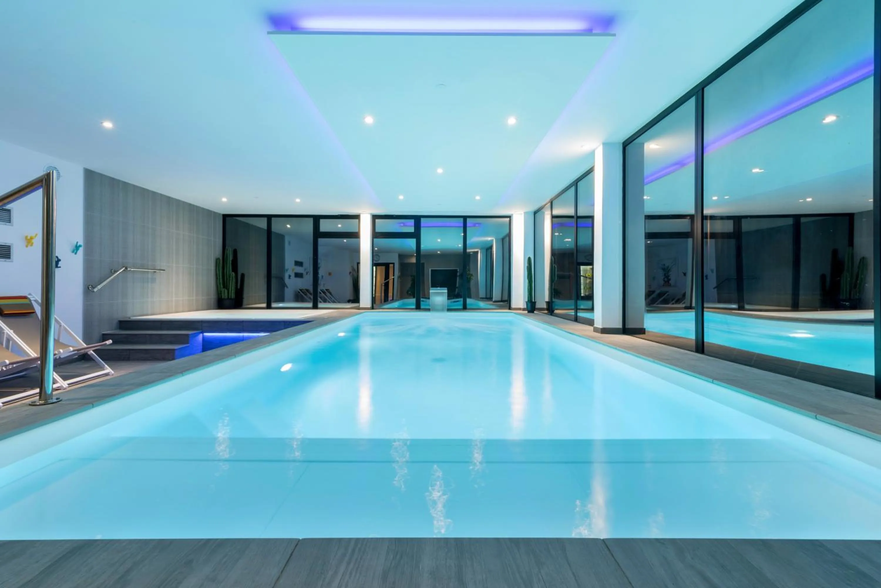 Hot Tub in Carnac Lodge Hotel & Spa