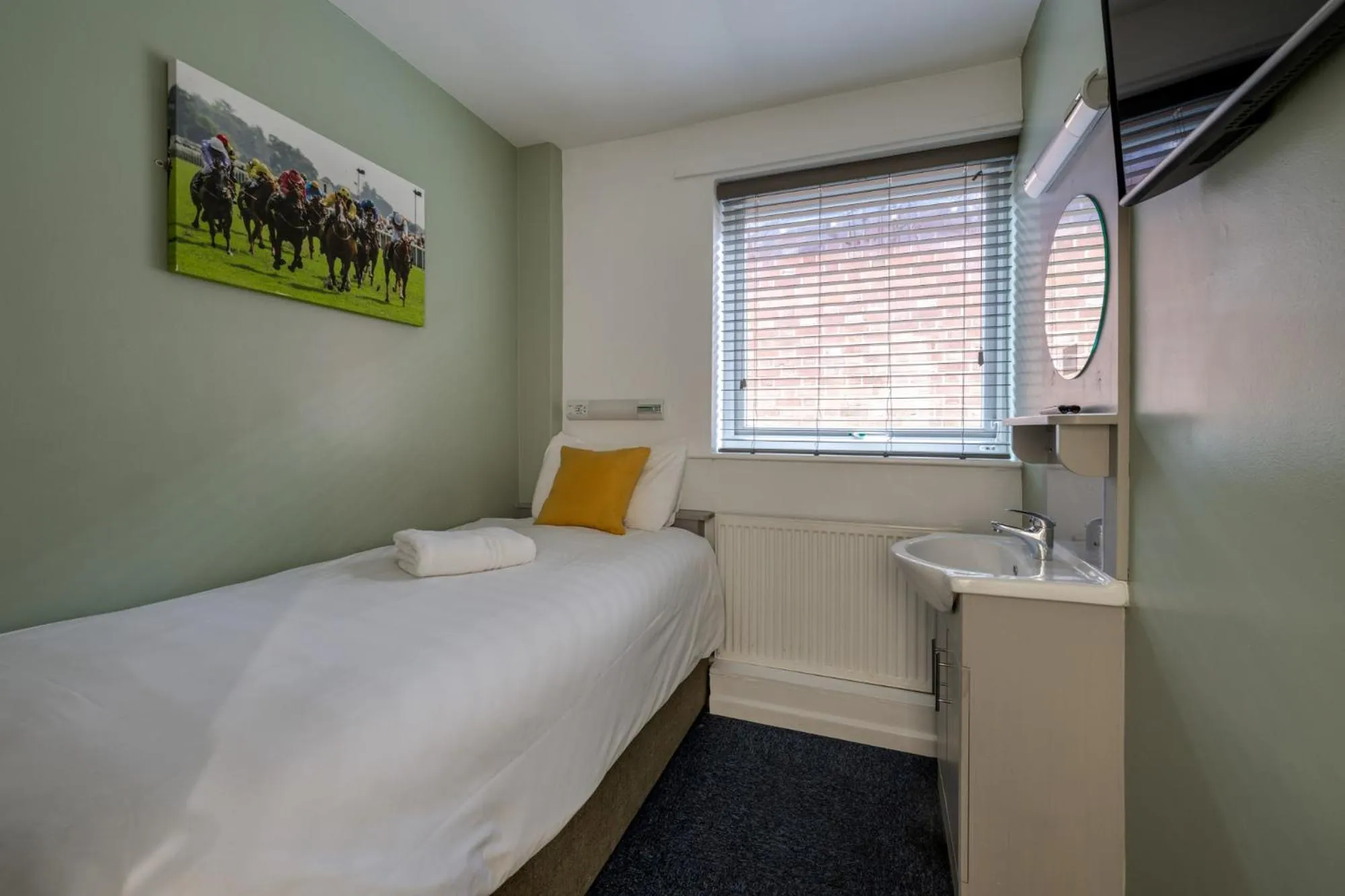 Bedroom, Bed in Stableside Hostel at York Racecourse