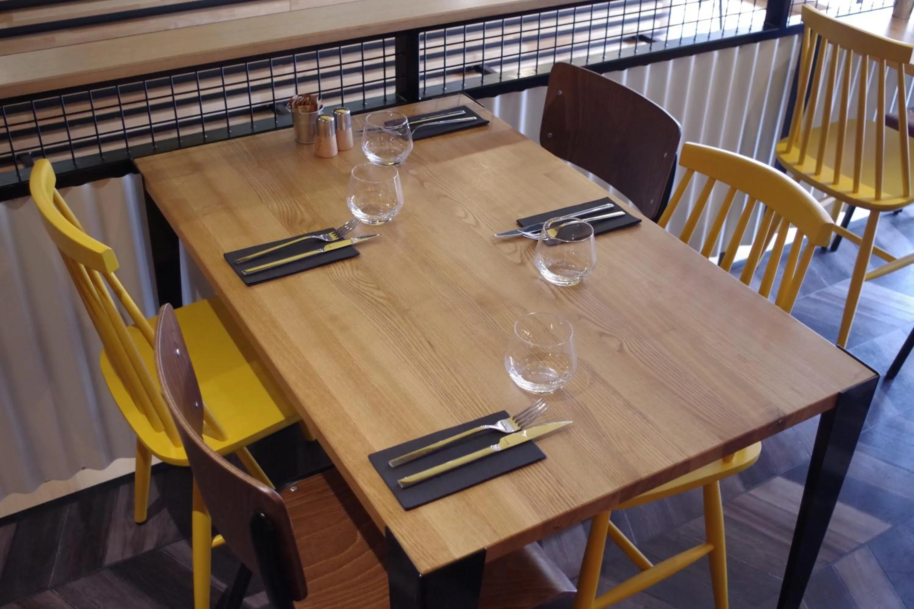 Restaurant/places to eat in Logis Hotel Le Chêne Vert