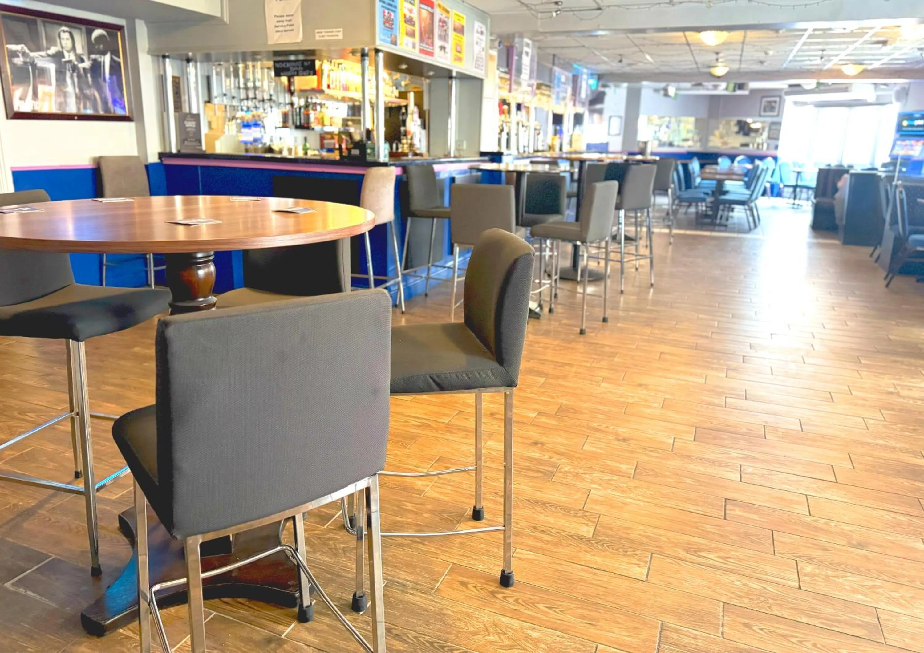 Lounge or bar in The Oakland Hotel