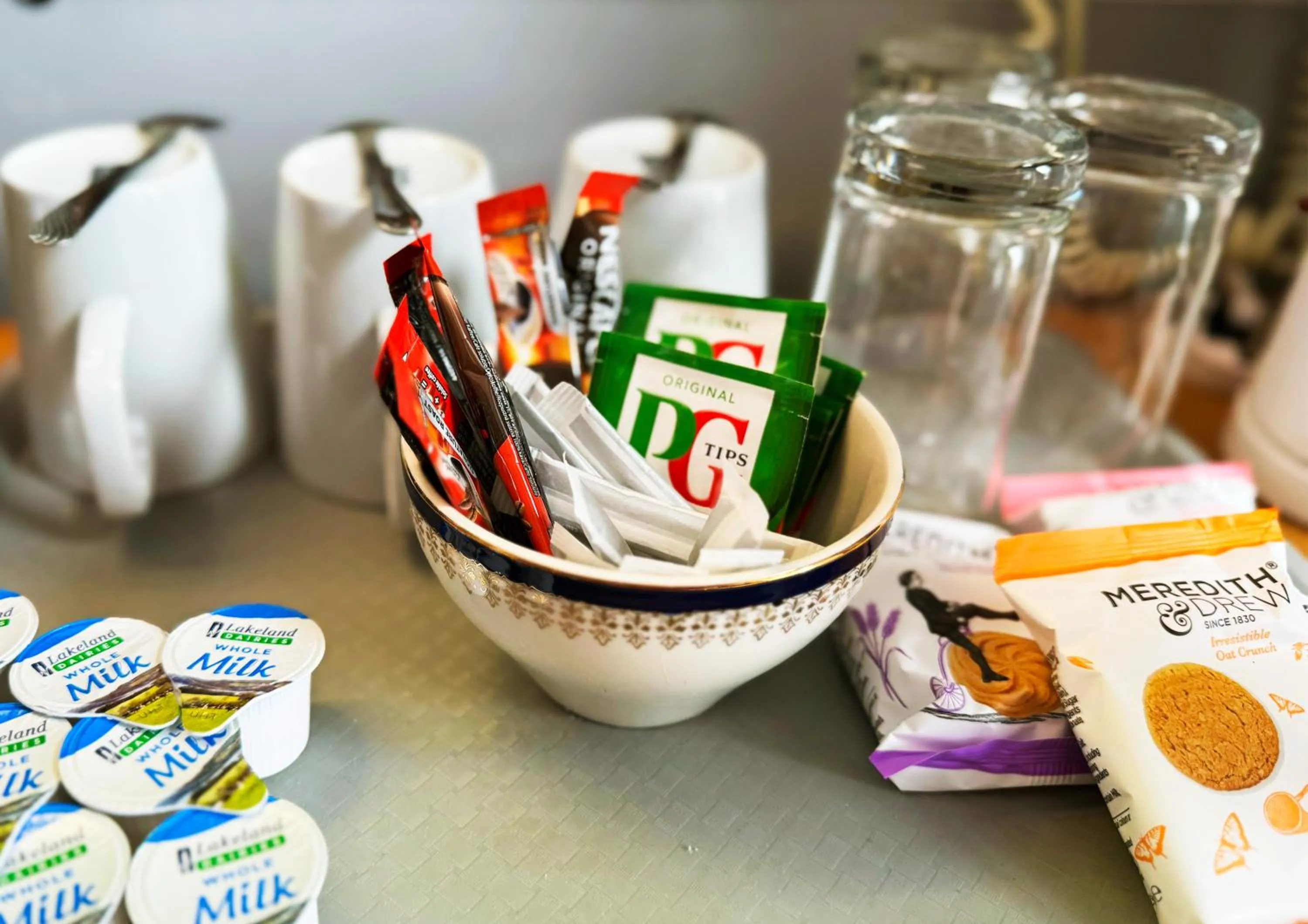 Drinks in The Oakland Hotel