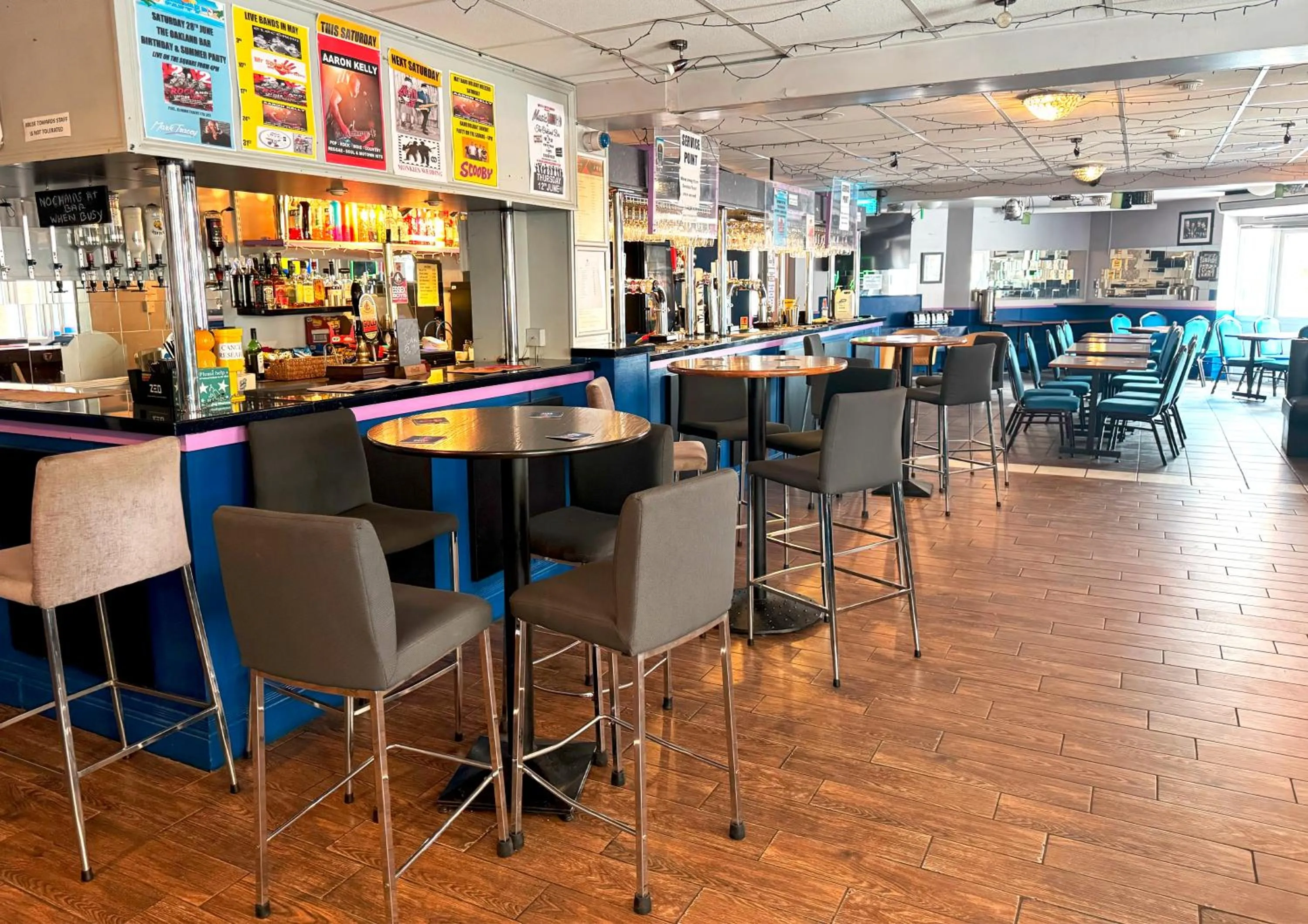 Lounge or bar in The Oakland Hotel