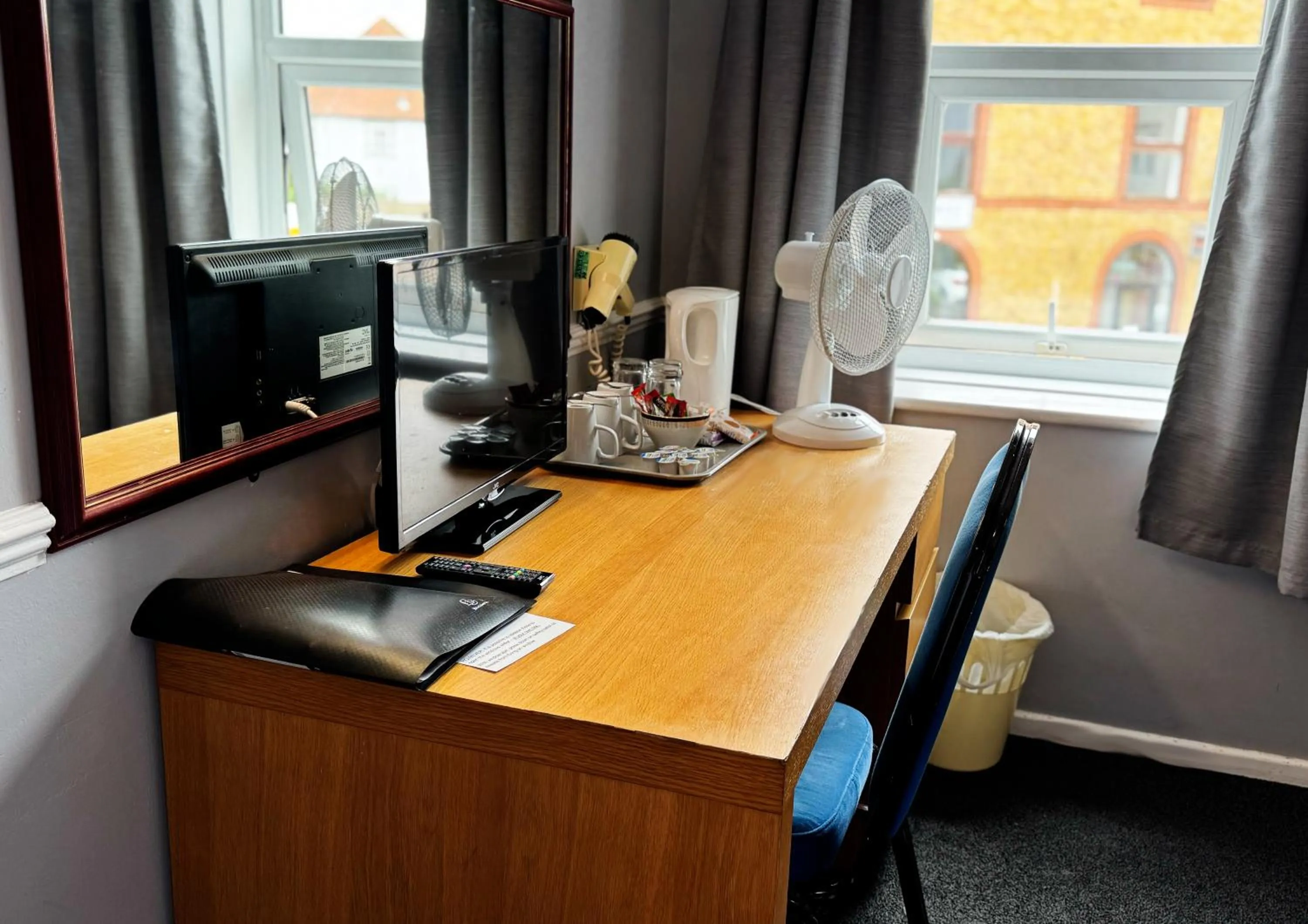 Coffee/tea facilities in The Oakland Hotel