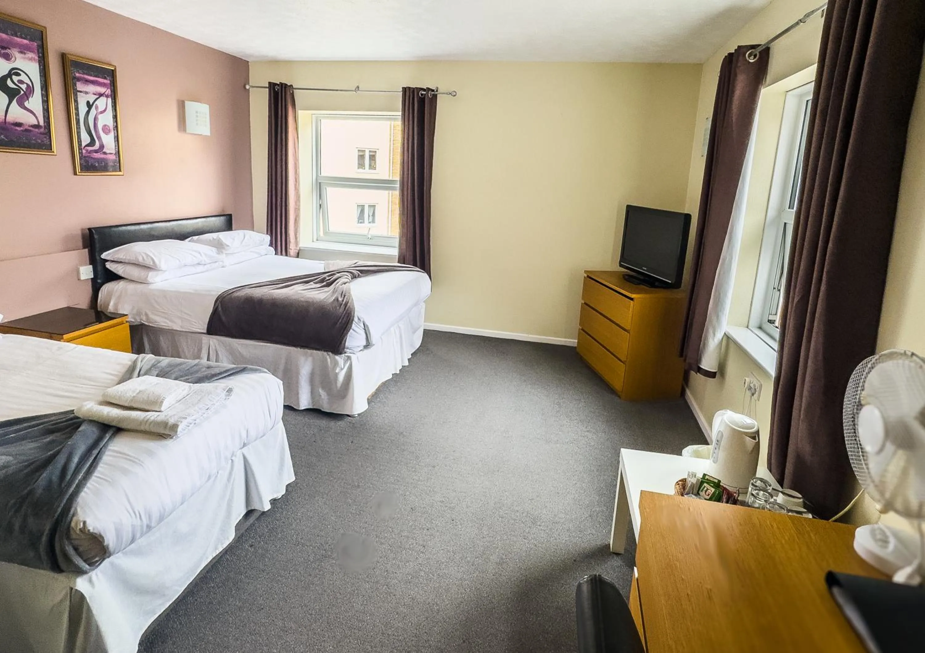 Bedroom, Bed in The Oakland Hotel