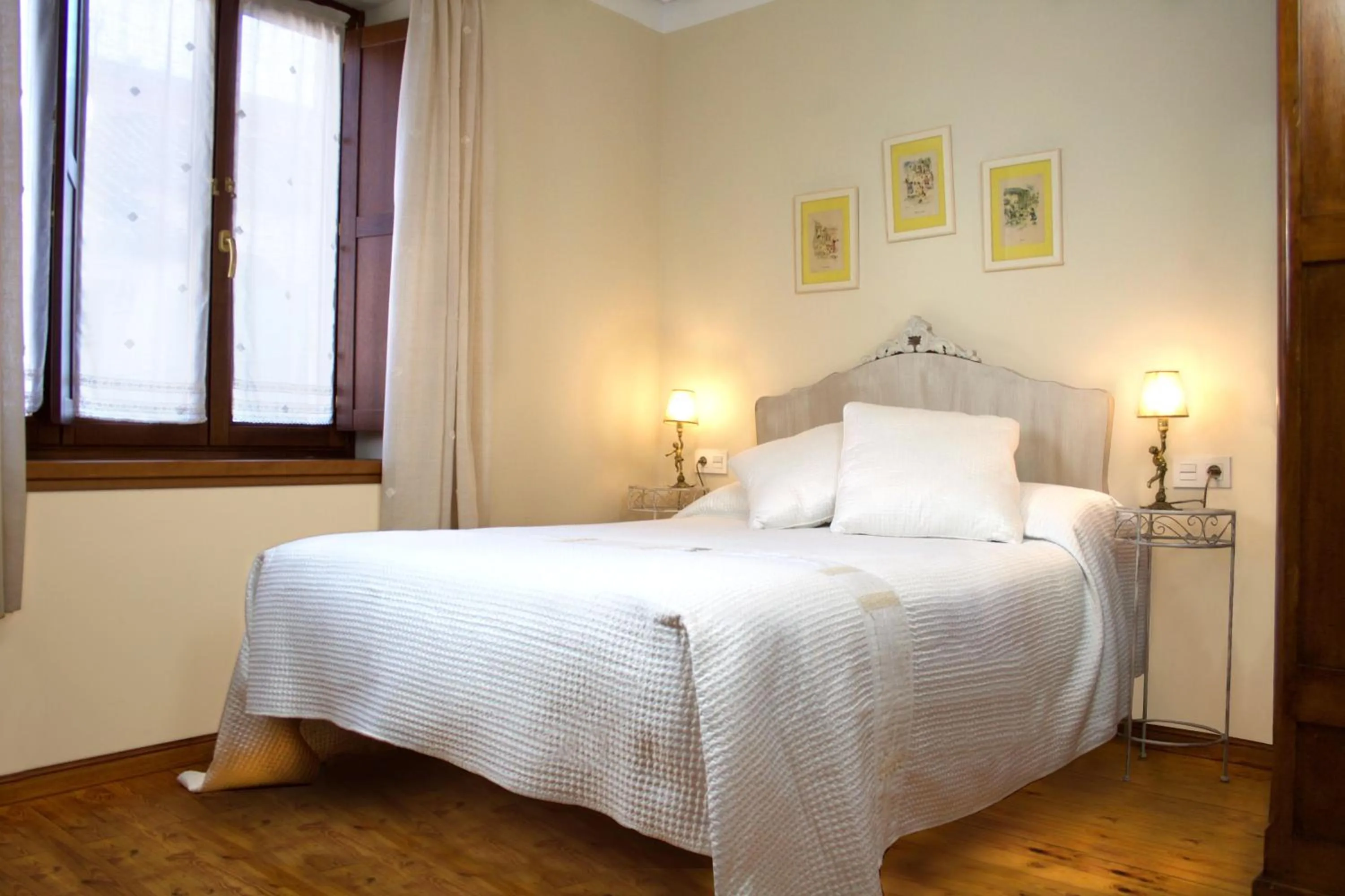 Photo of the whole room, Bed in Hostal El Palacio