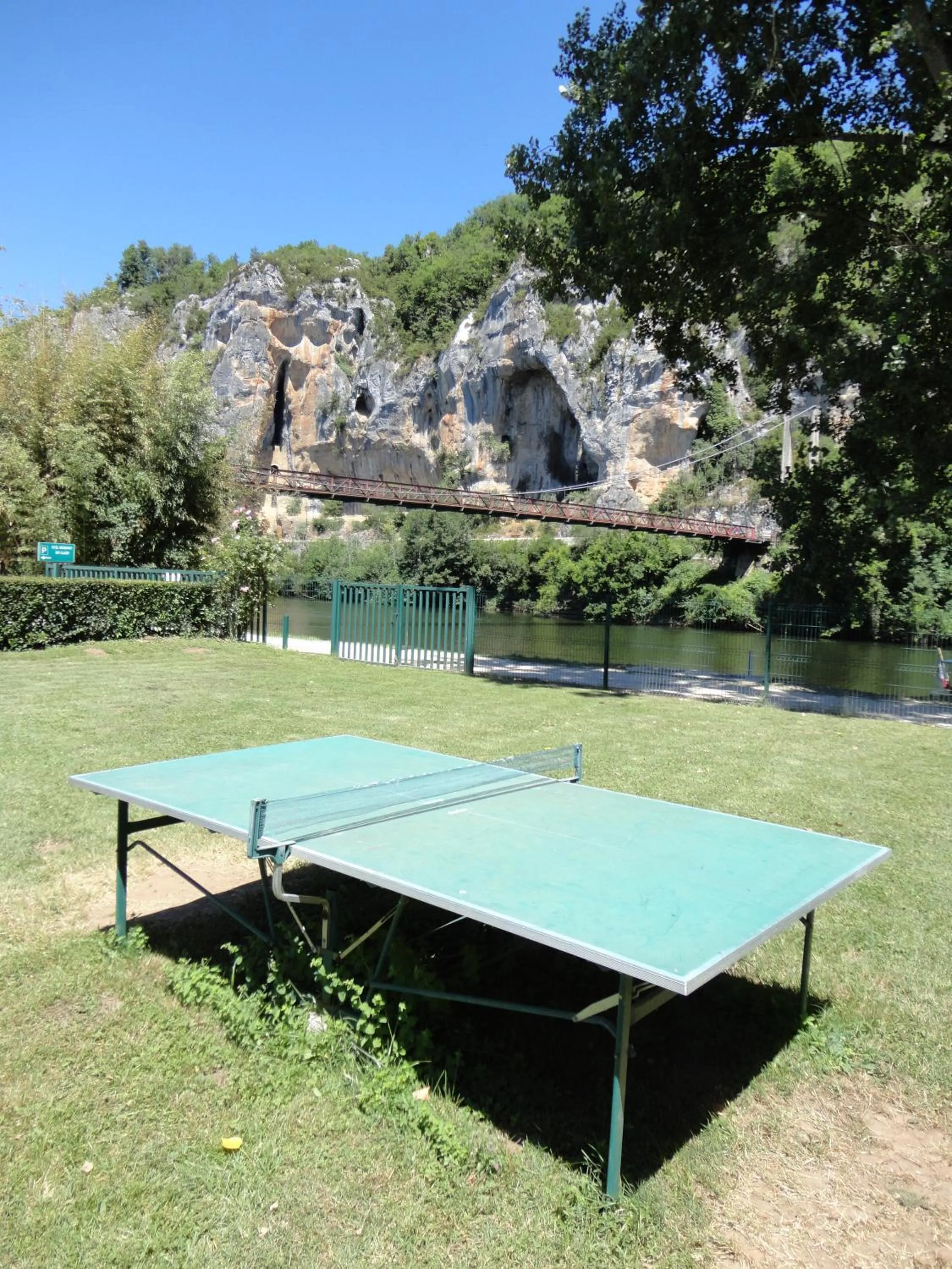 Table tennis in Hôtel Restaurant Les Falaises