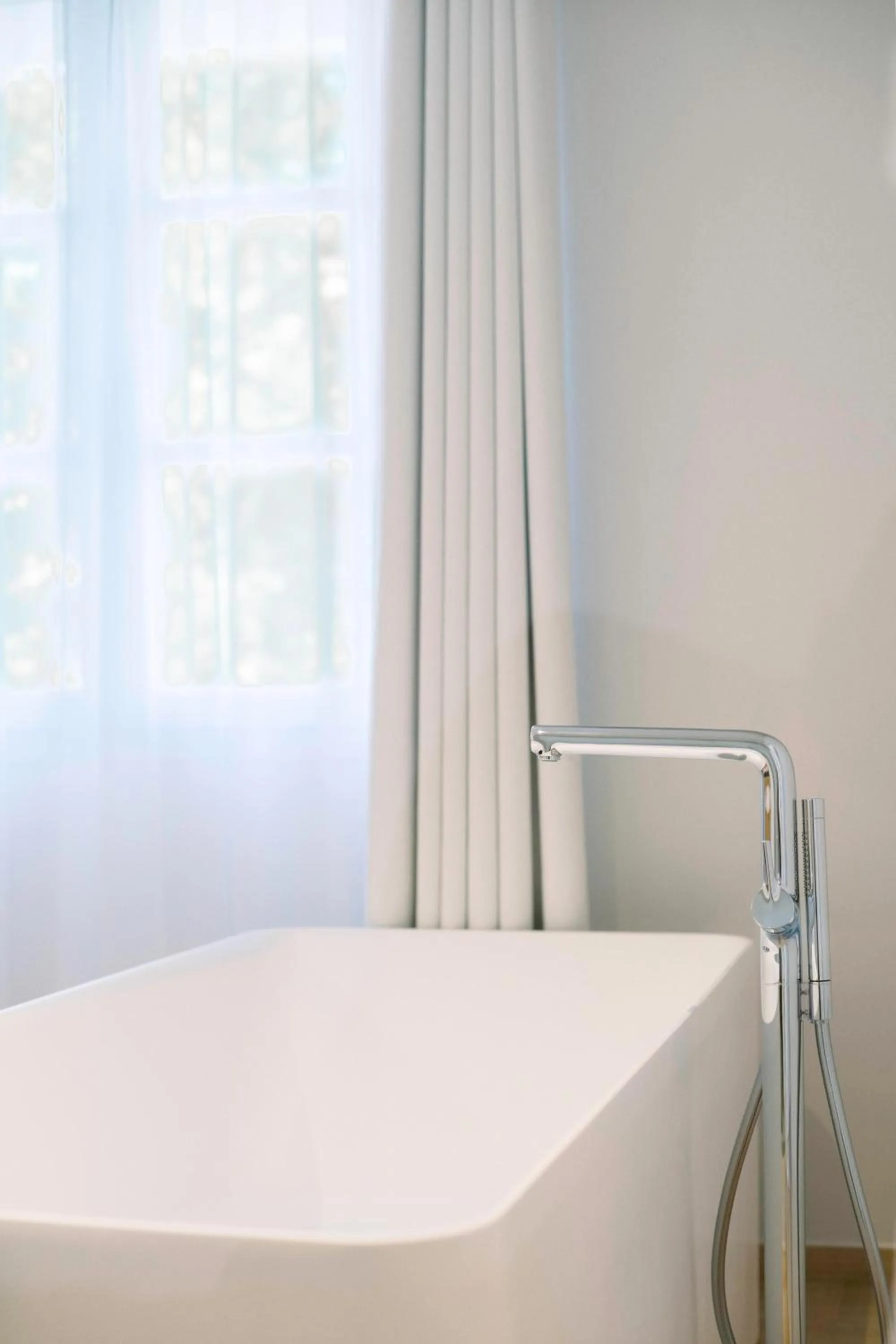 Bath, Bed in Château L'Hospitalet Wine Resort Beach & Spa