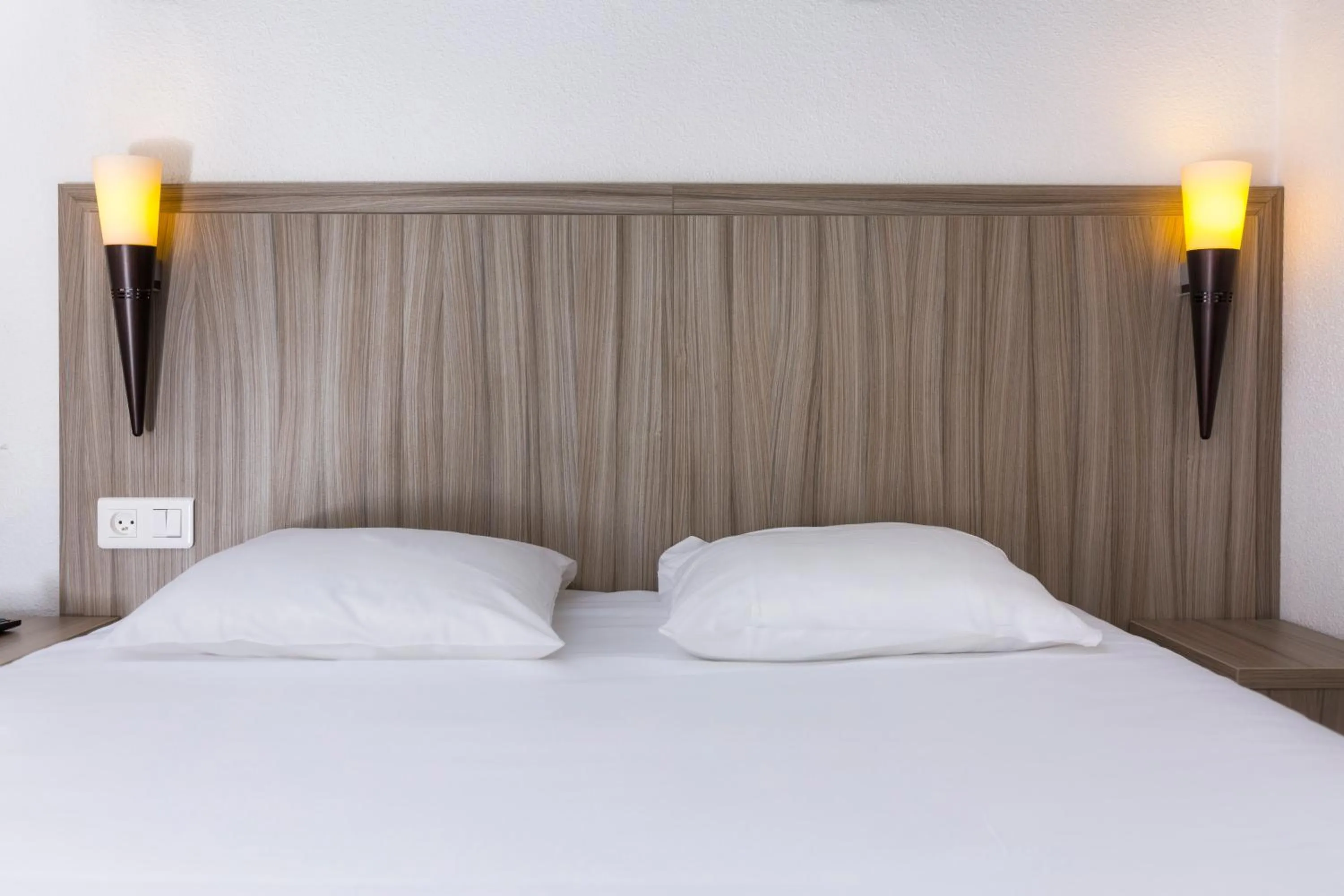 Bed in Initial by Balladins Béthune