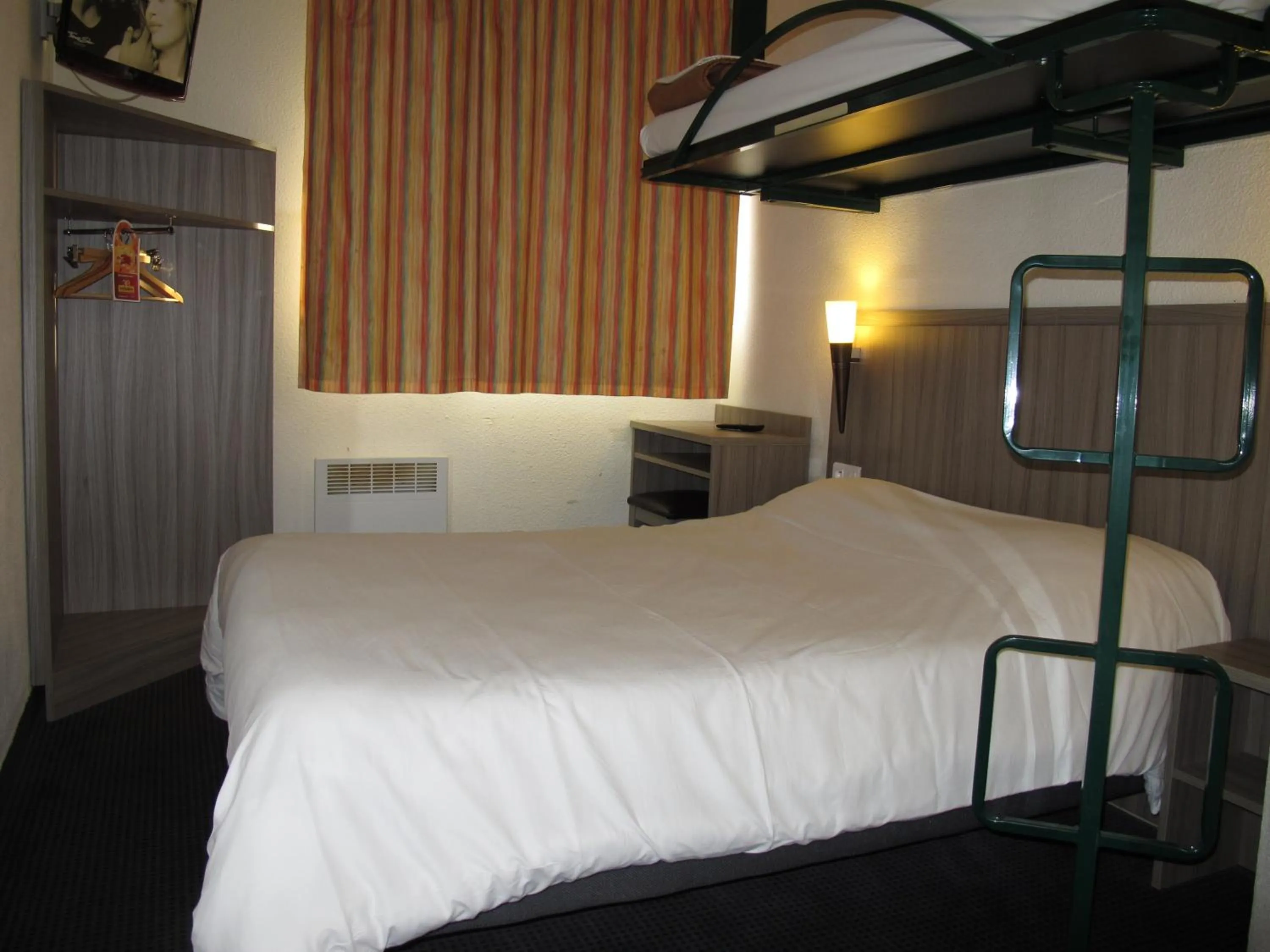 Bed in Initial by Balladins Béthune