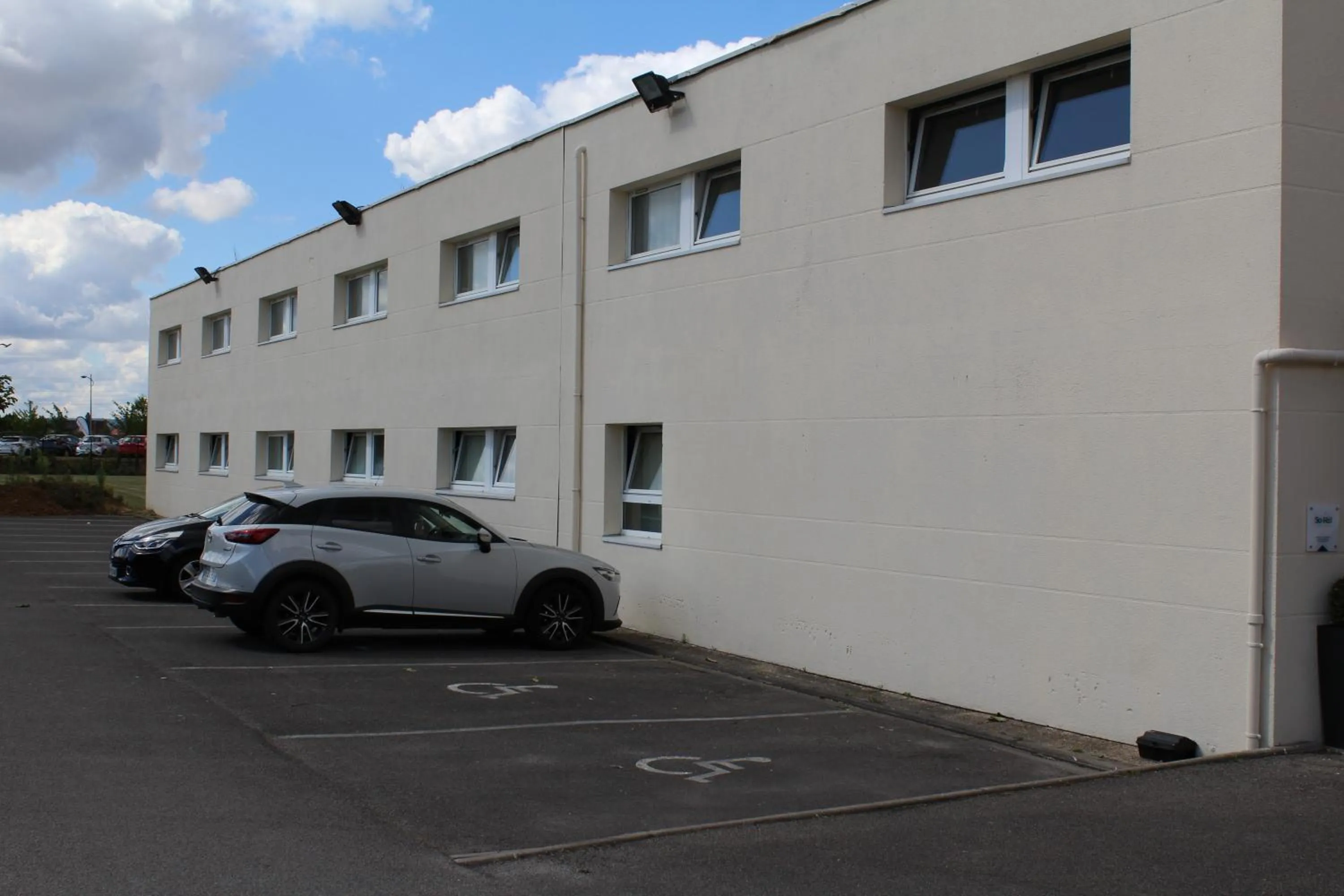 Initial by Balladins Béthune